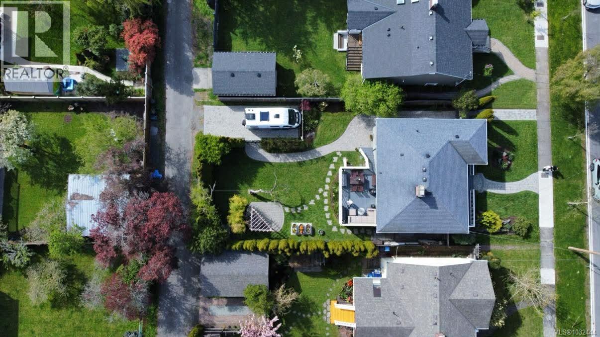  2551 Florence Street, Oak Bay