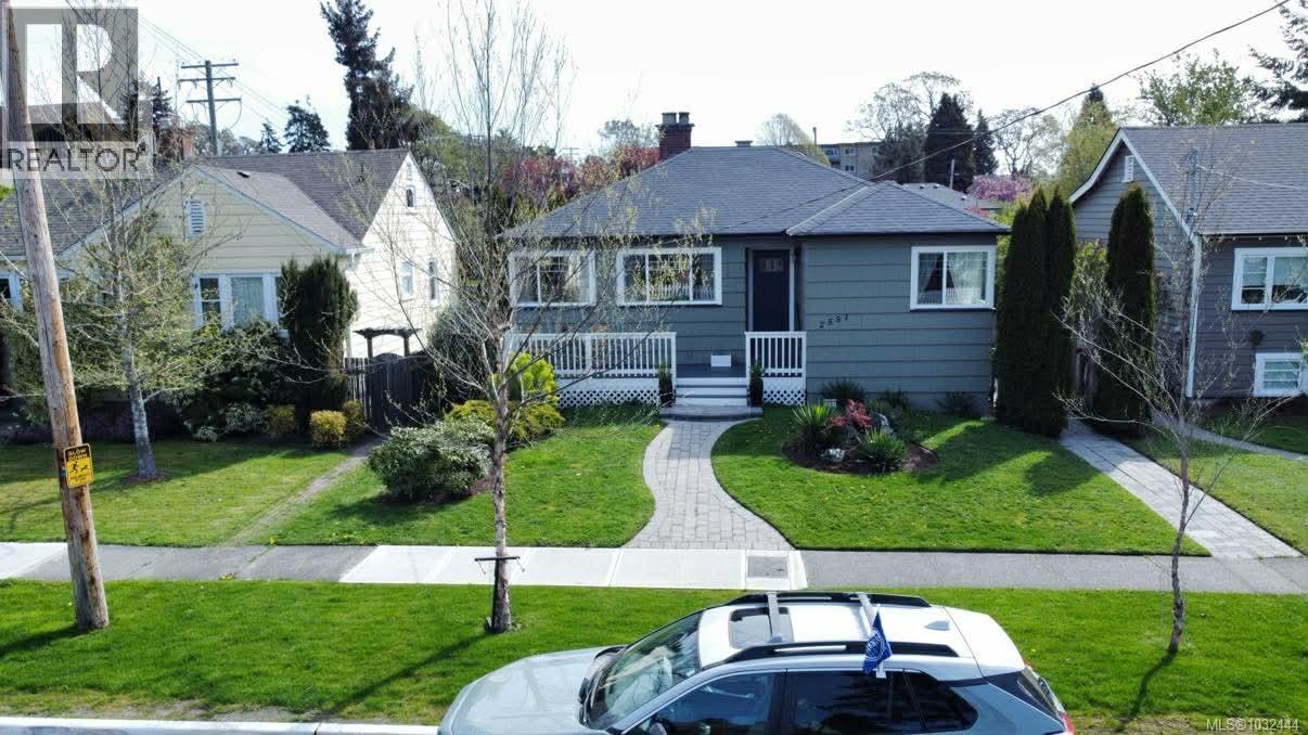  2551 Florence Street, Oak Bay