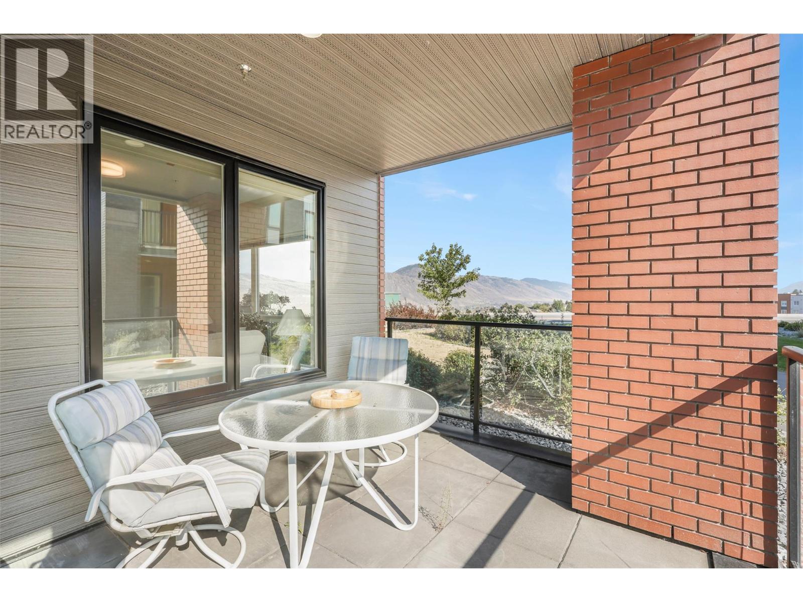 #103 875 UNIVERSITY Drive - 22