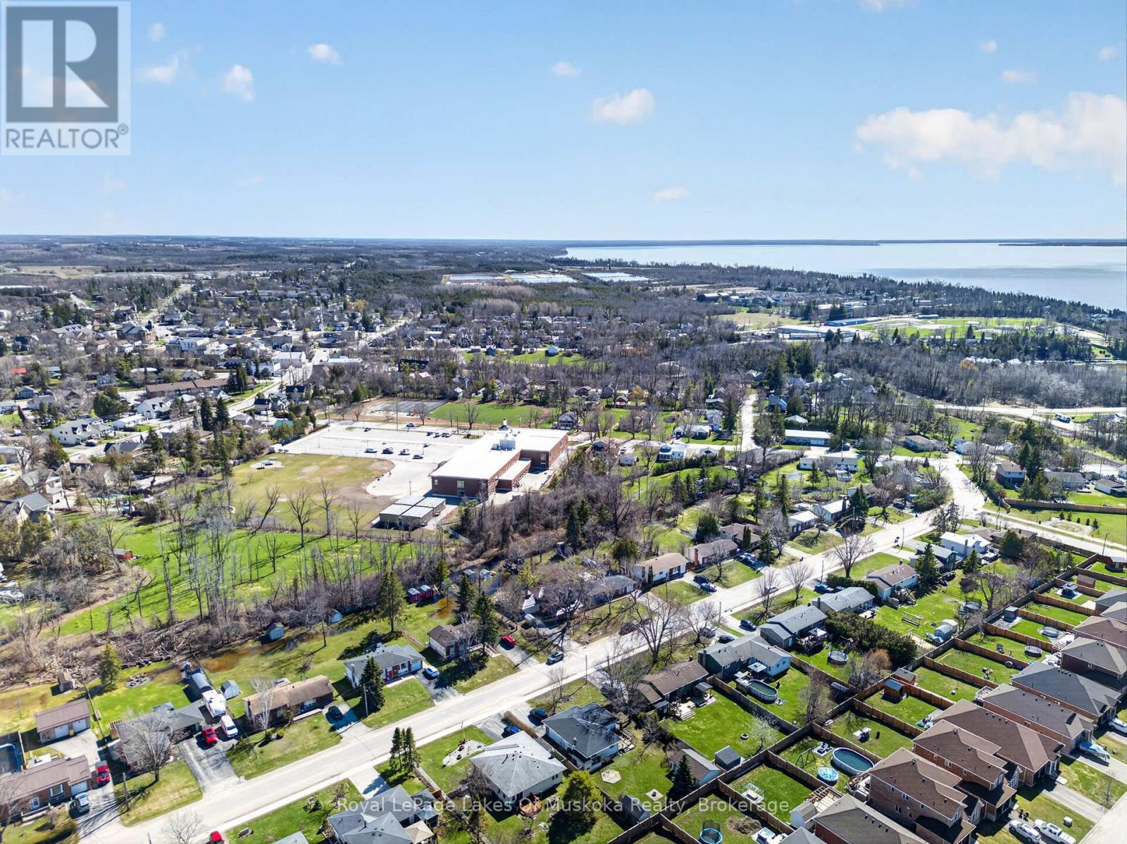 271 LAKELAND CRESCENT - 42