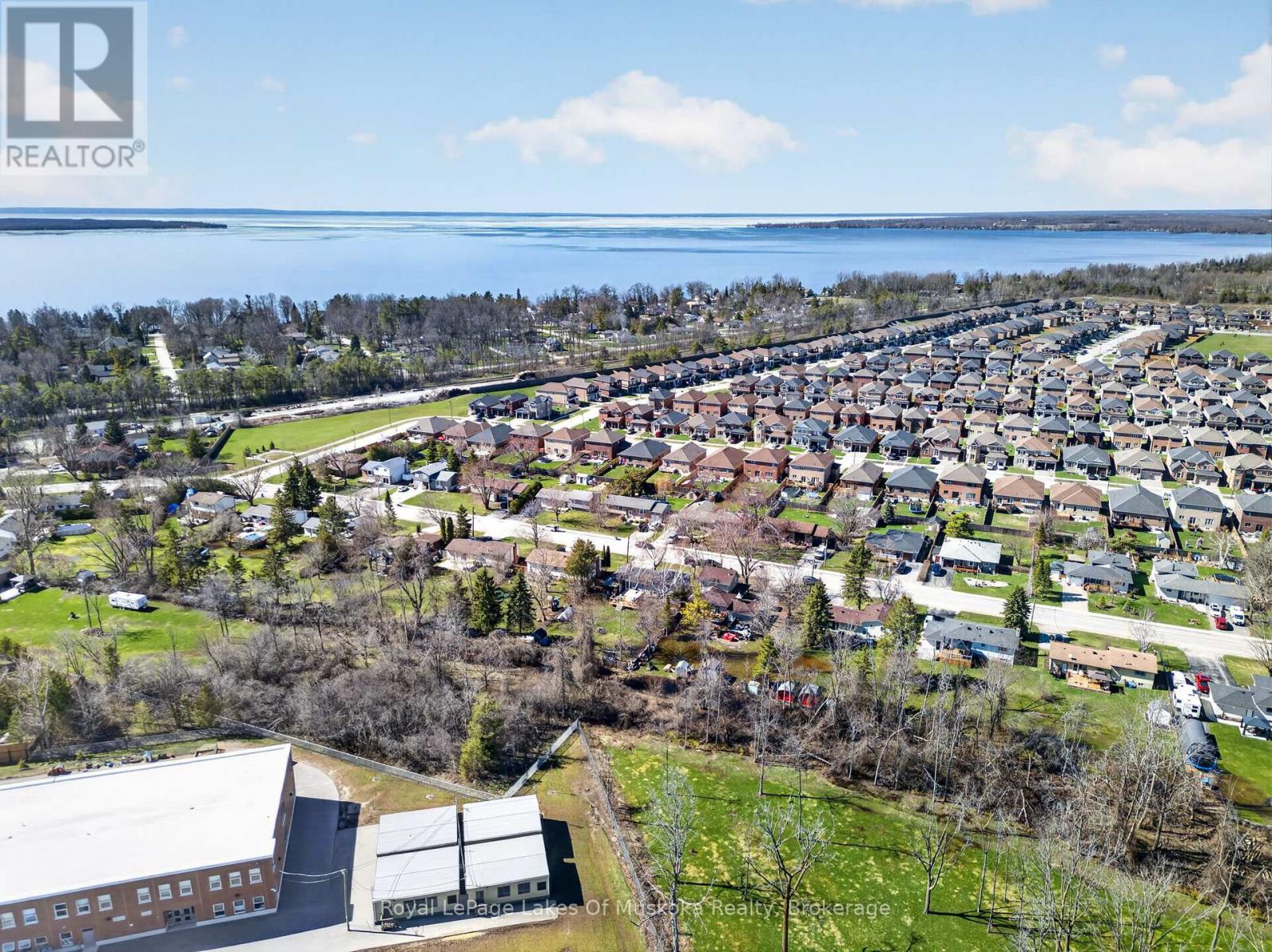 271 LAKELAND CRESCENT - 48