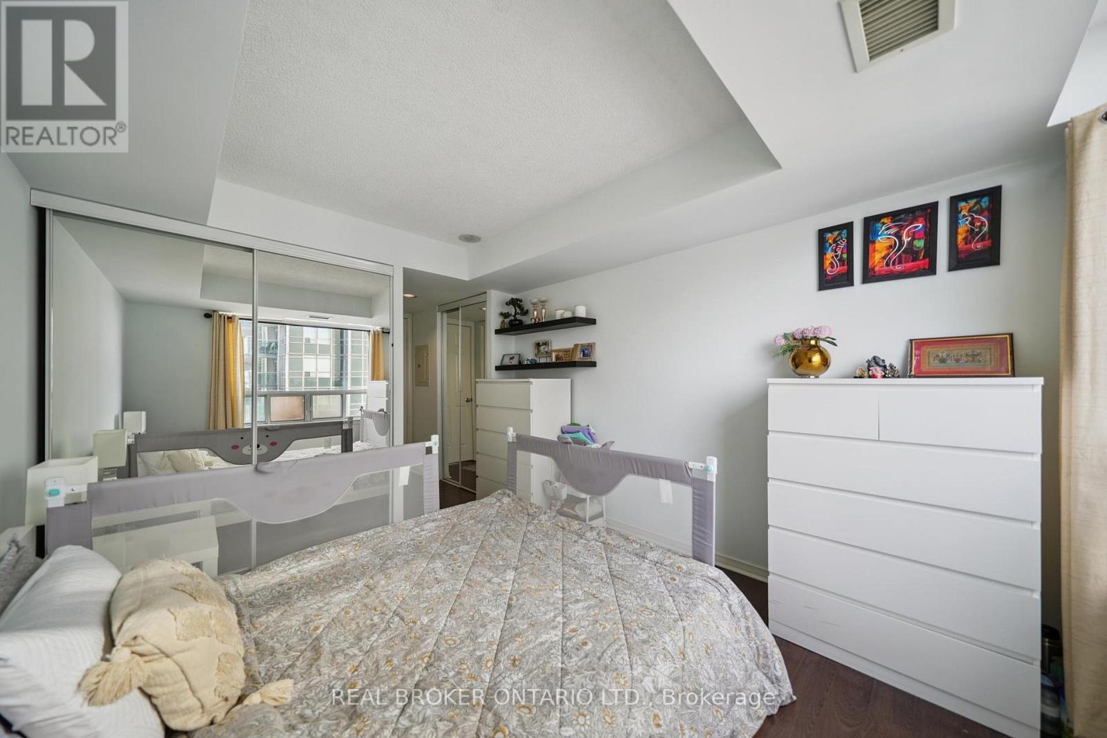 #808 28 HARRISON GARDEN BOULEVARD - 14