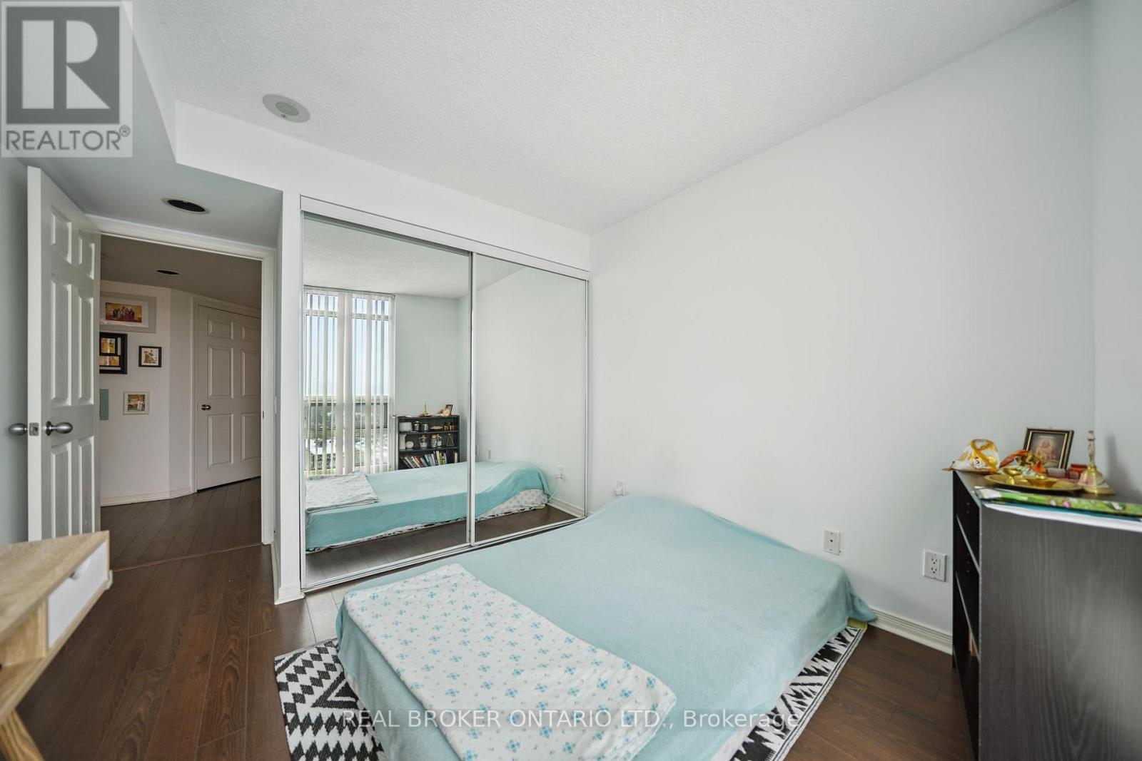 #808 28 HARRISON GARDEN BOULEVARD - 16