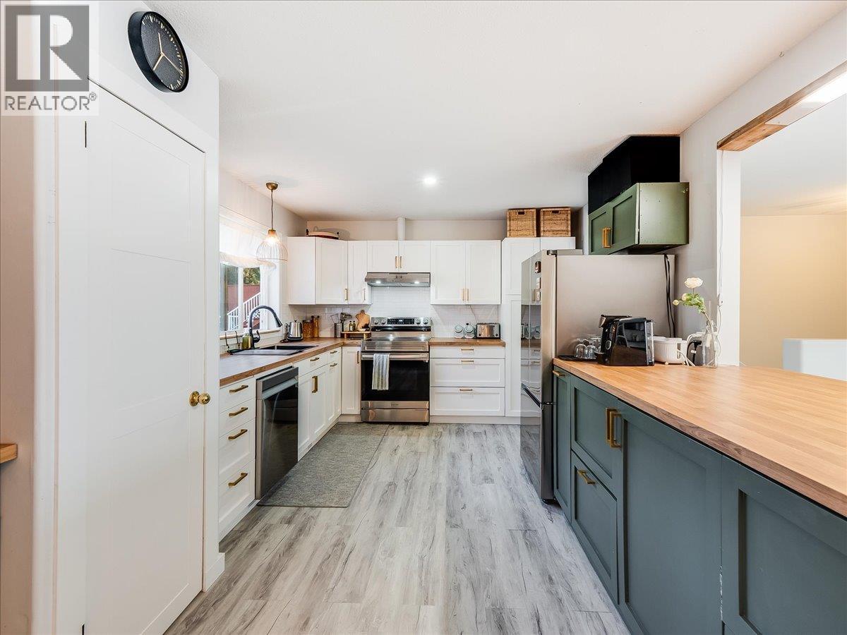 1359 Grosvenor Place - photo 3