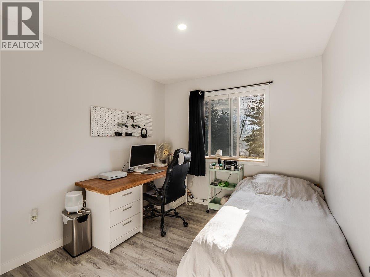 1359 Grosvenor Place — photo 26