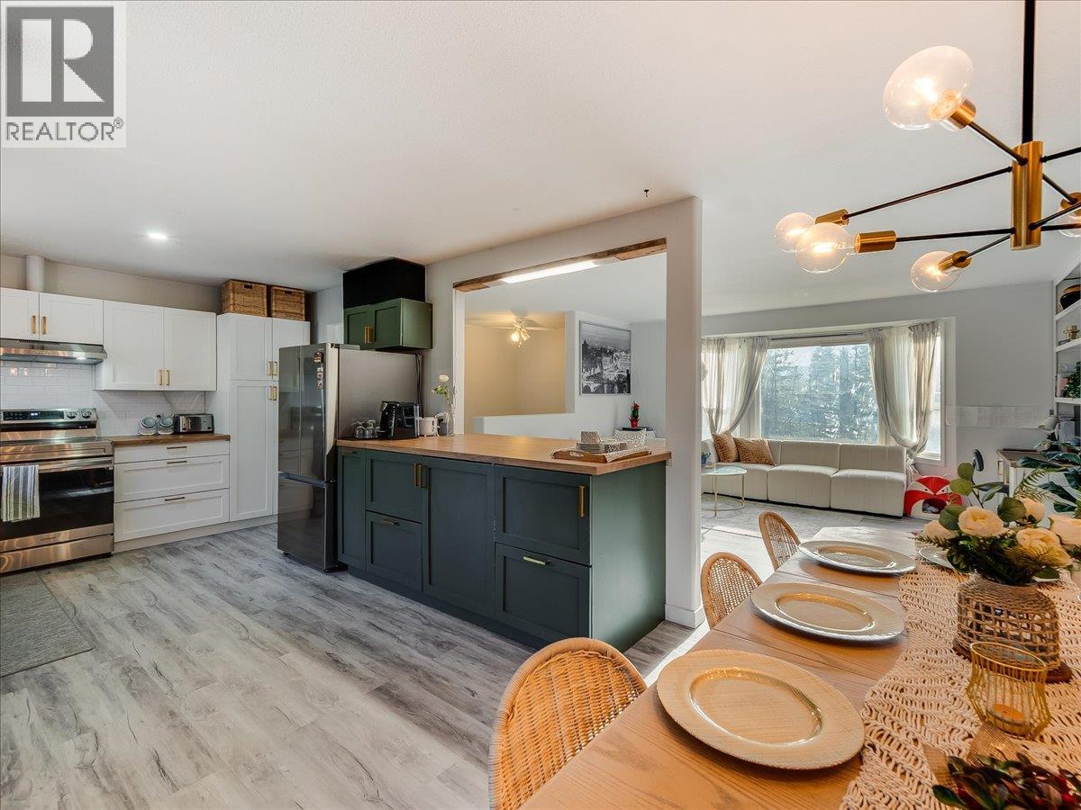 1359 Grosvenor Place — photo 9