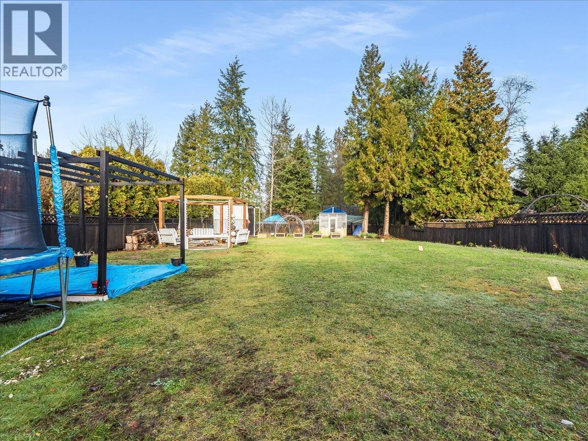 1359 Grosvenor Place — photo 61