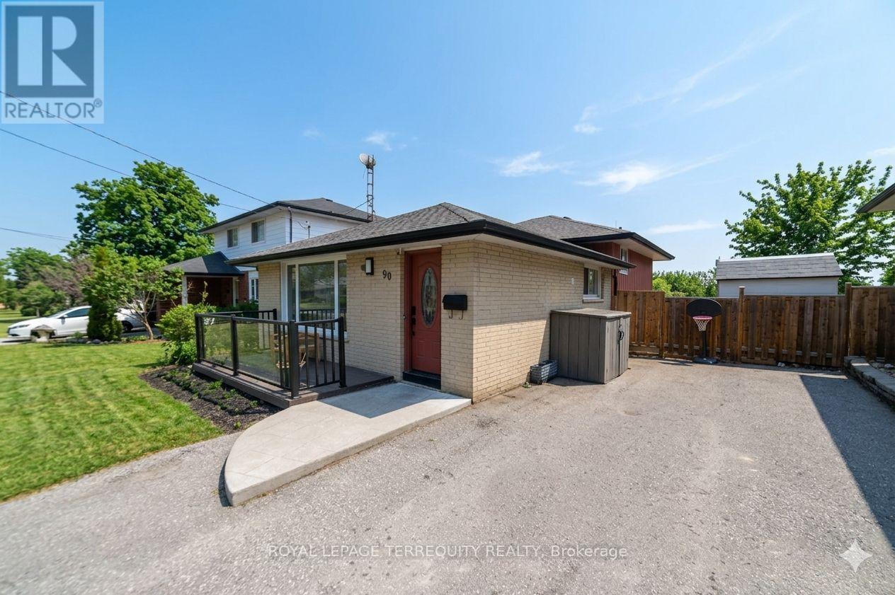 90 KEEWATIN STREET S - 2