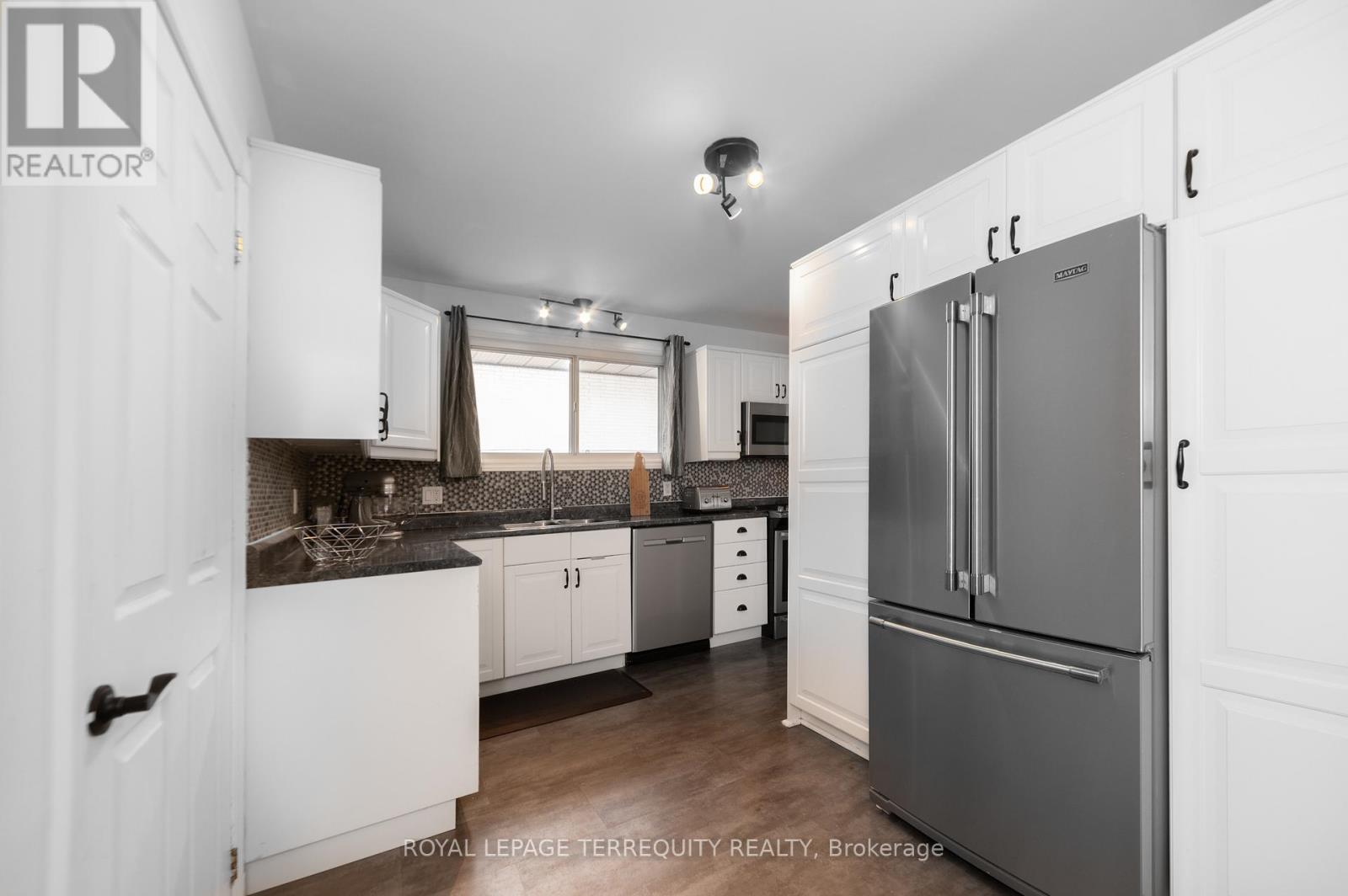 90 KEEWATIN STREET S - 9