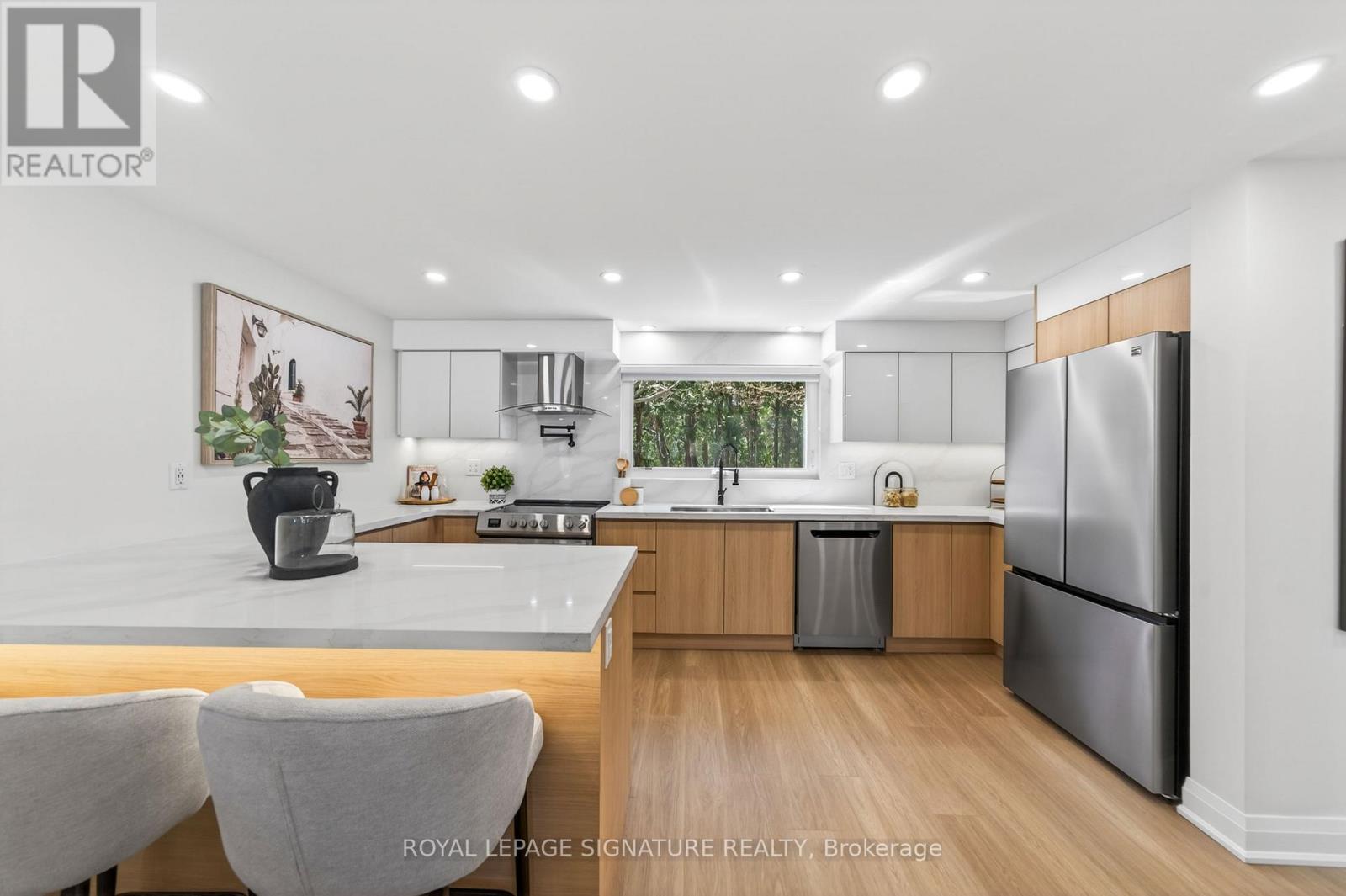 26 CARONDALE CRESCENT