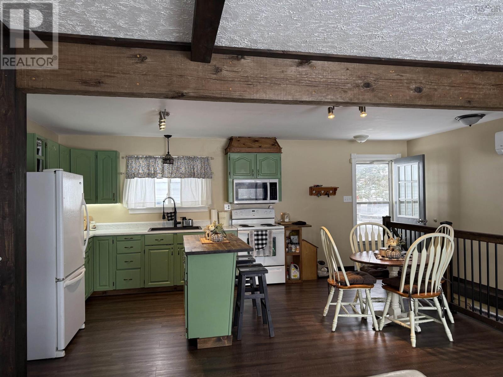 Property 10 of 41 of 1668 Mackay Street