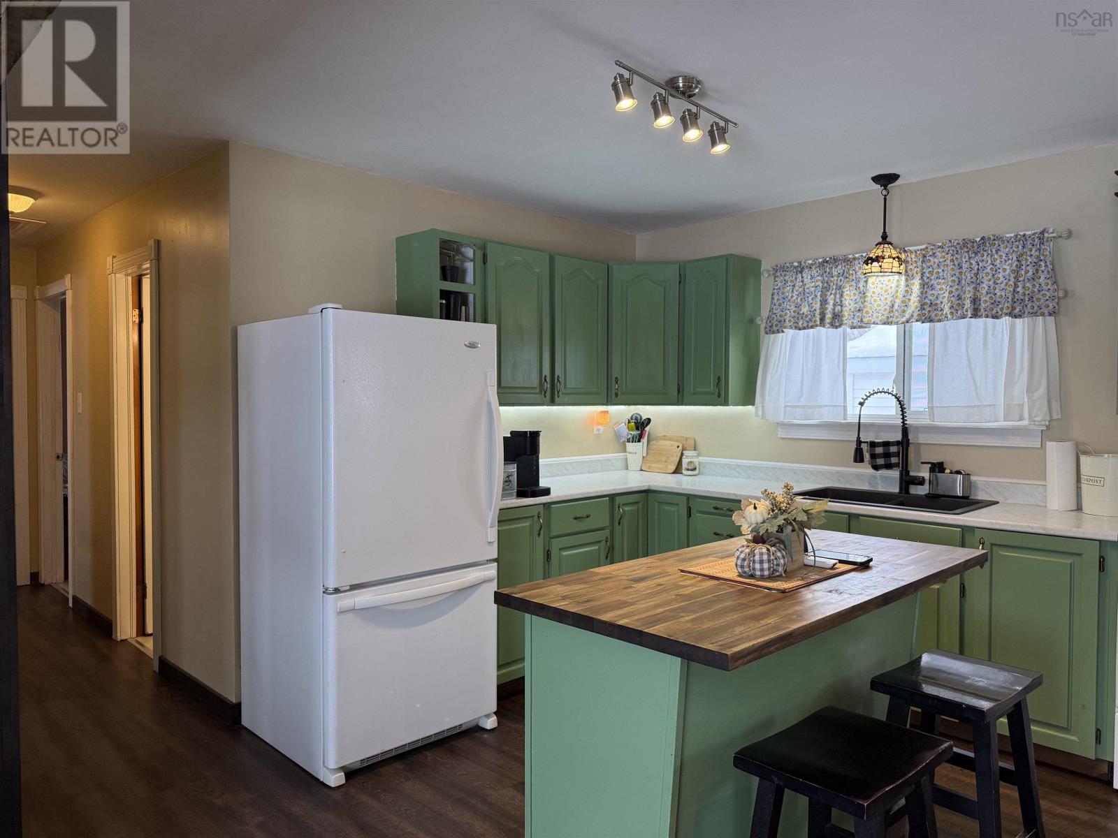 Property 15 of 41 of 1668 Mackay Street