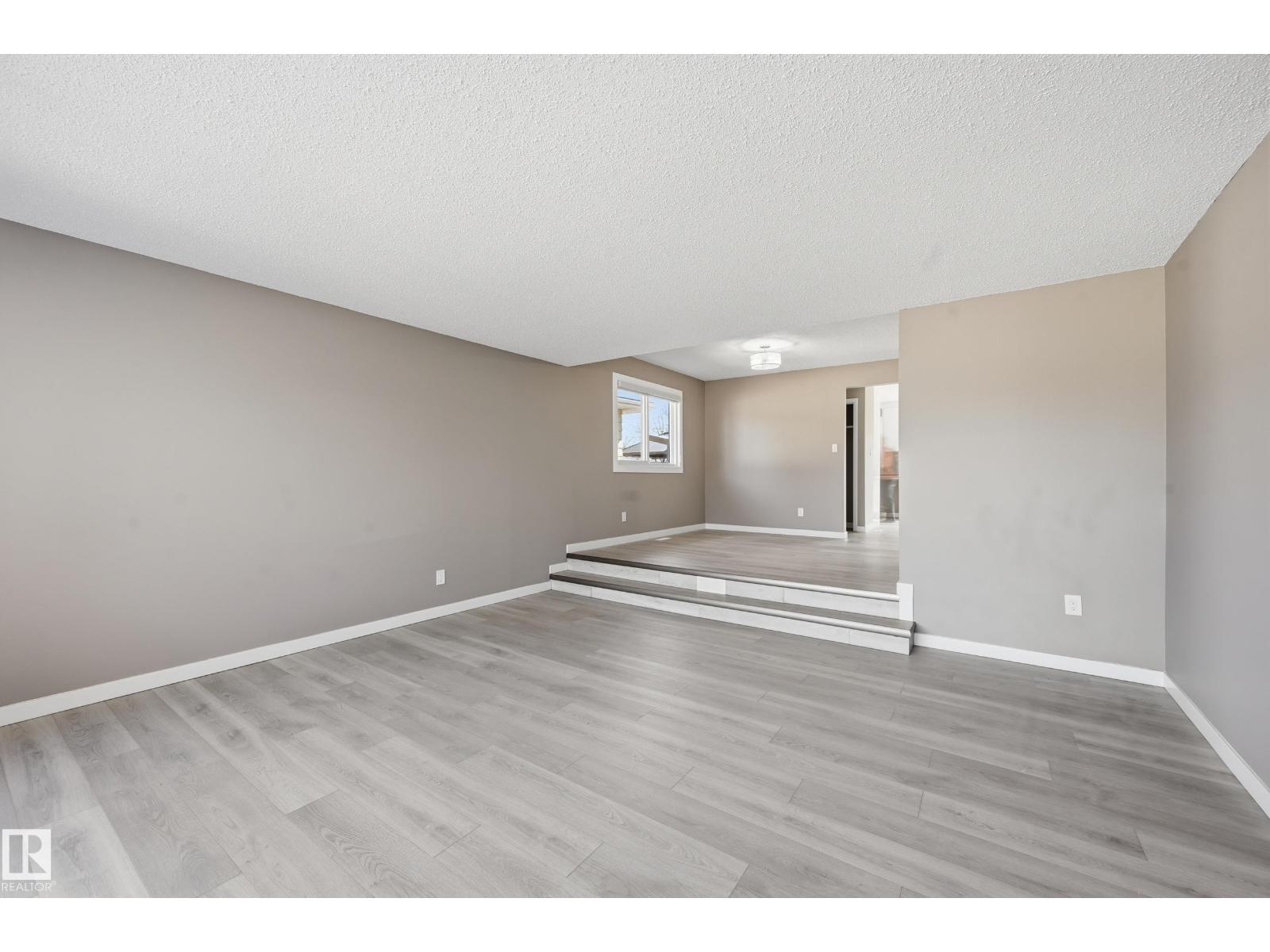 6907 19 AV NW, Edmonton