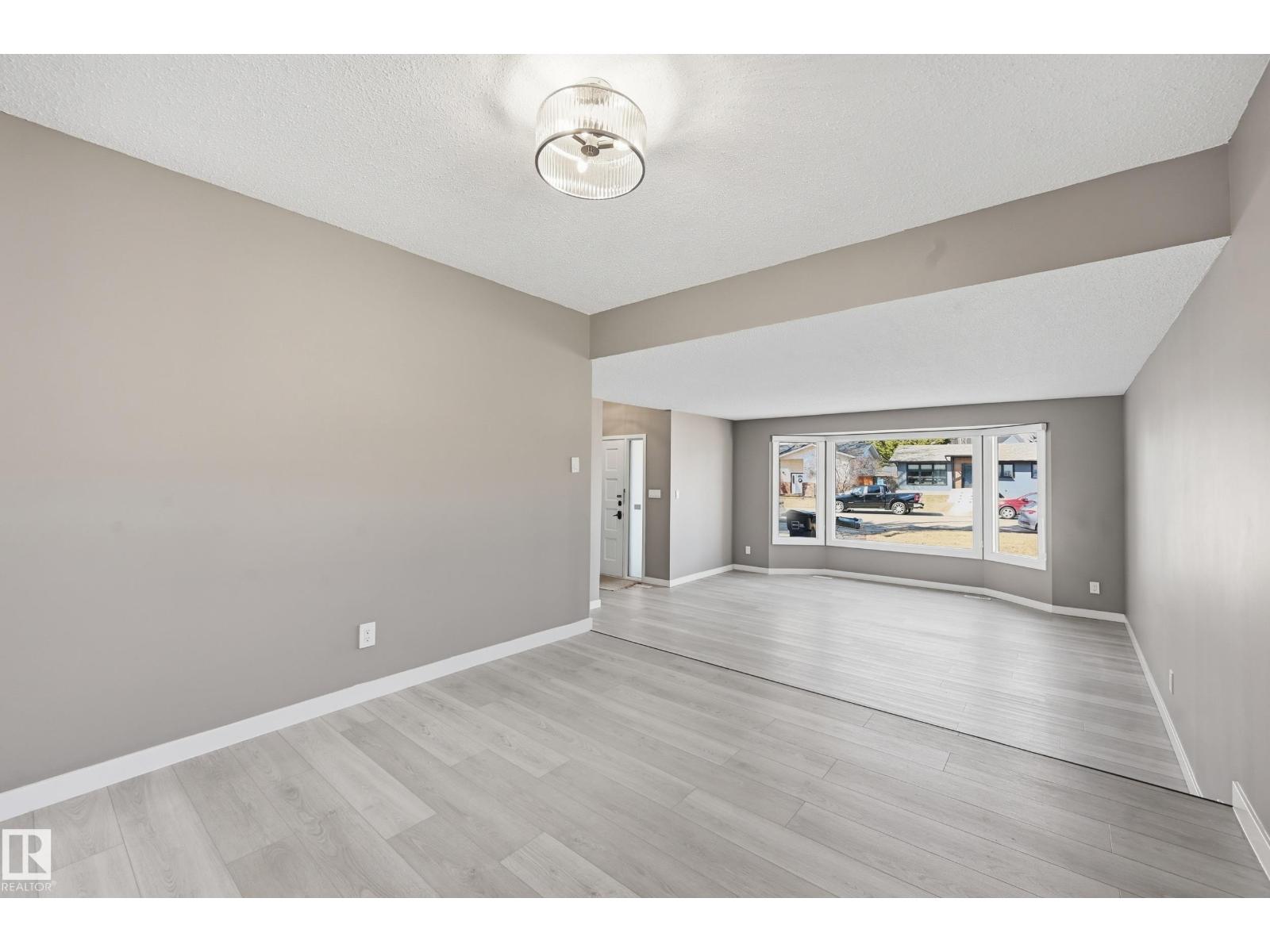 6907 19 AV NW, Edmonton