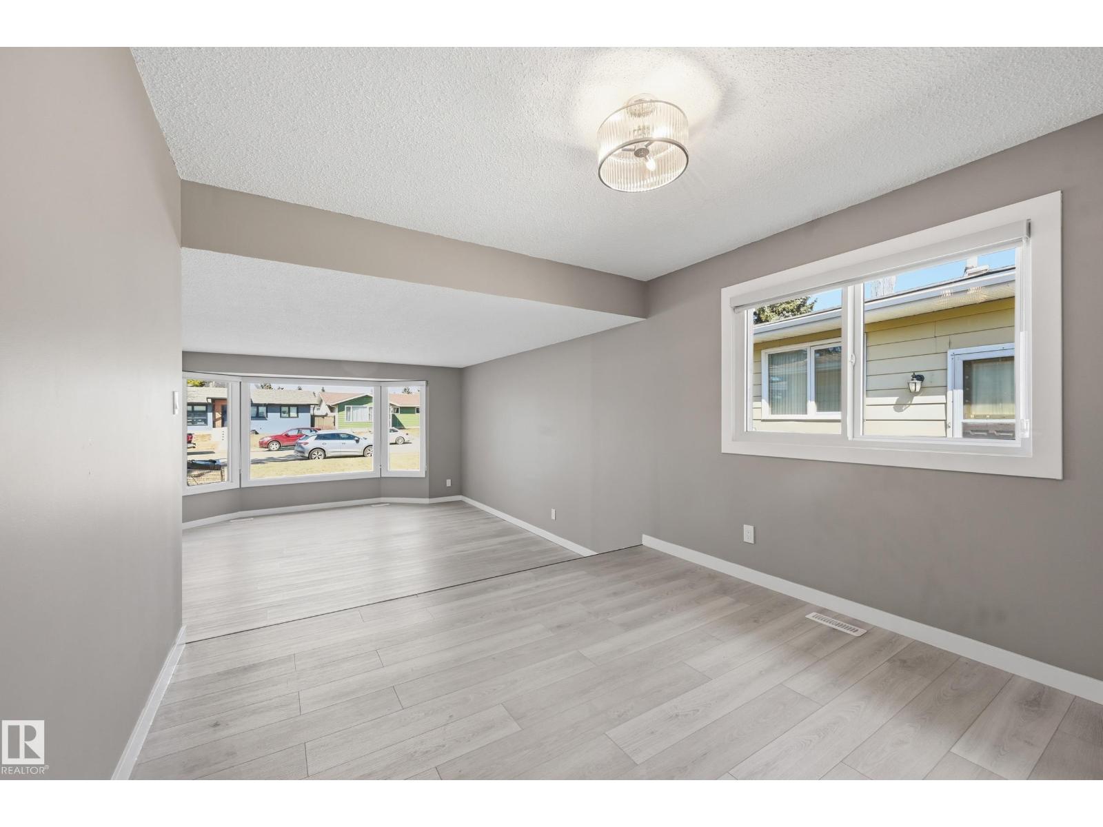 6907 19 AV NW, Edmonton