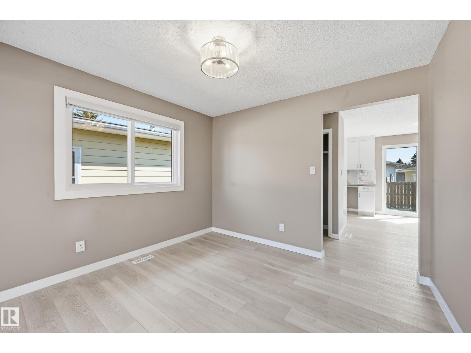 6907 19 AV NW, Edmonton