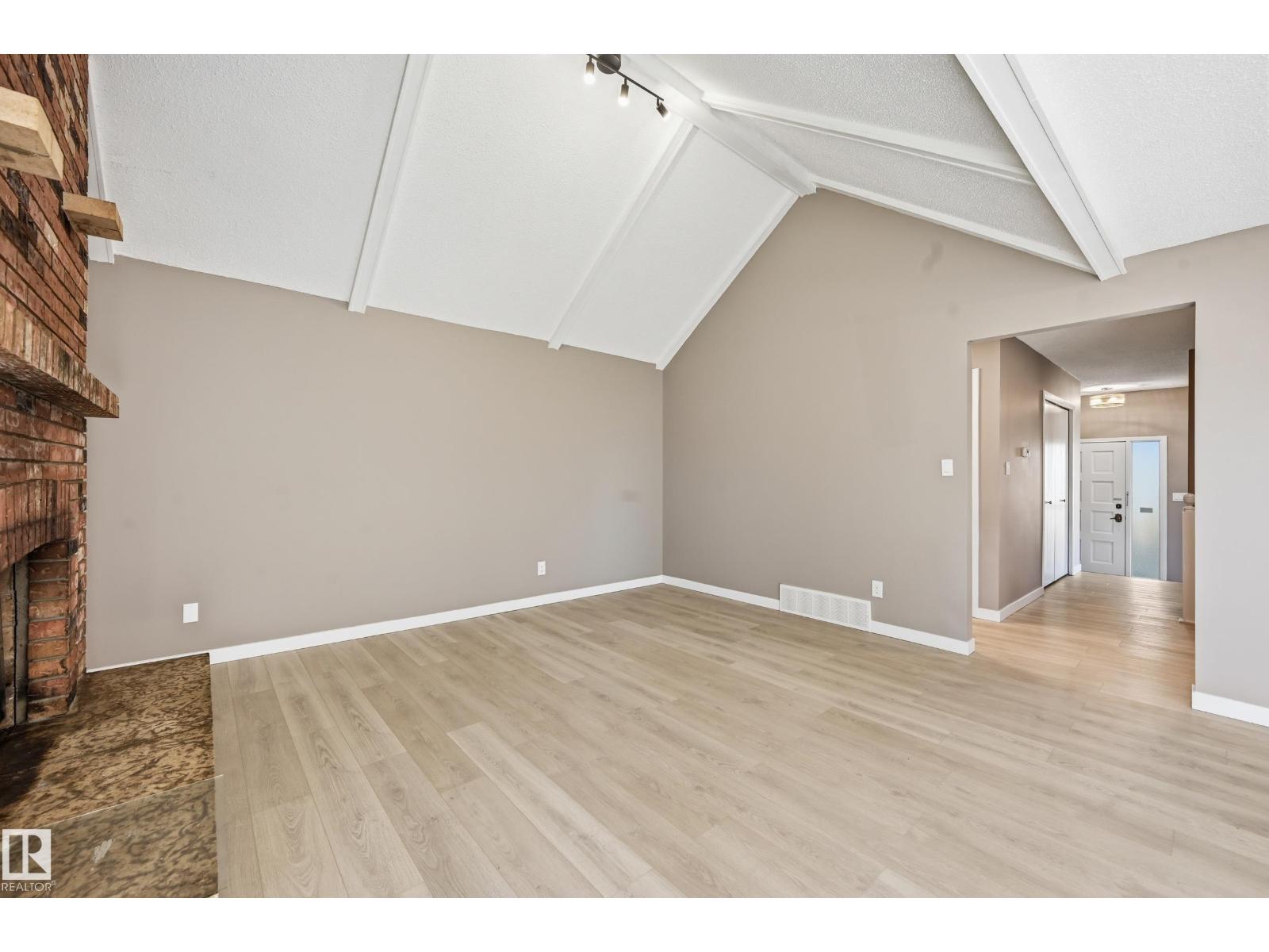 6907 19 AV NW, Edmonton