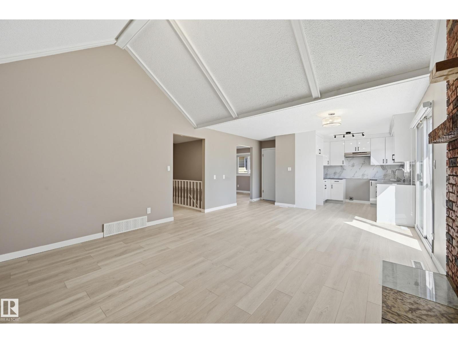 6907 19 AV NW, Edmonton