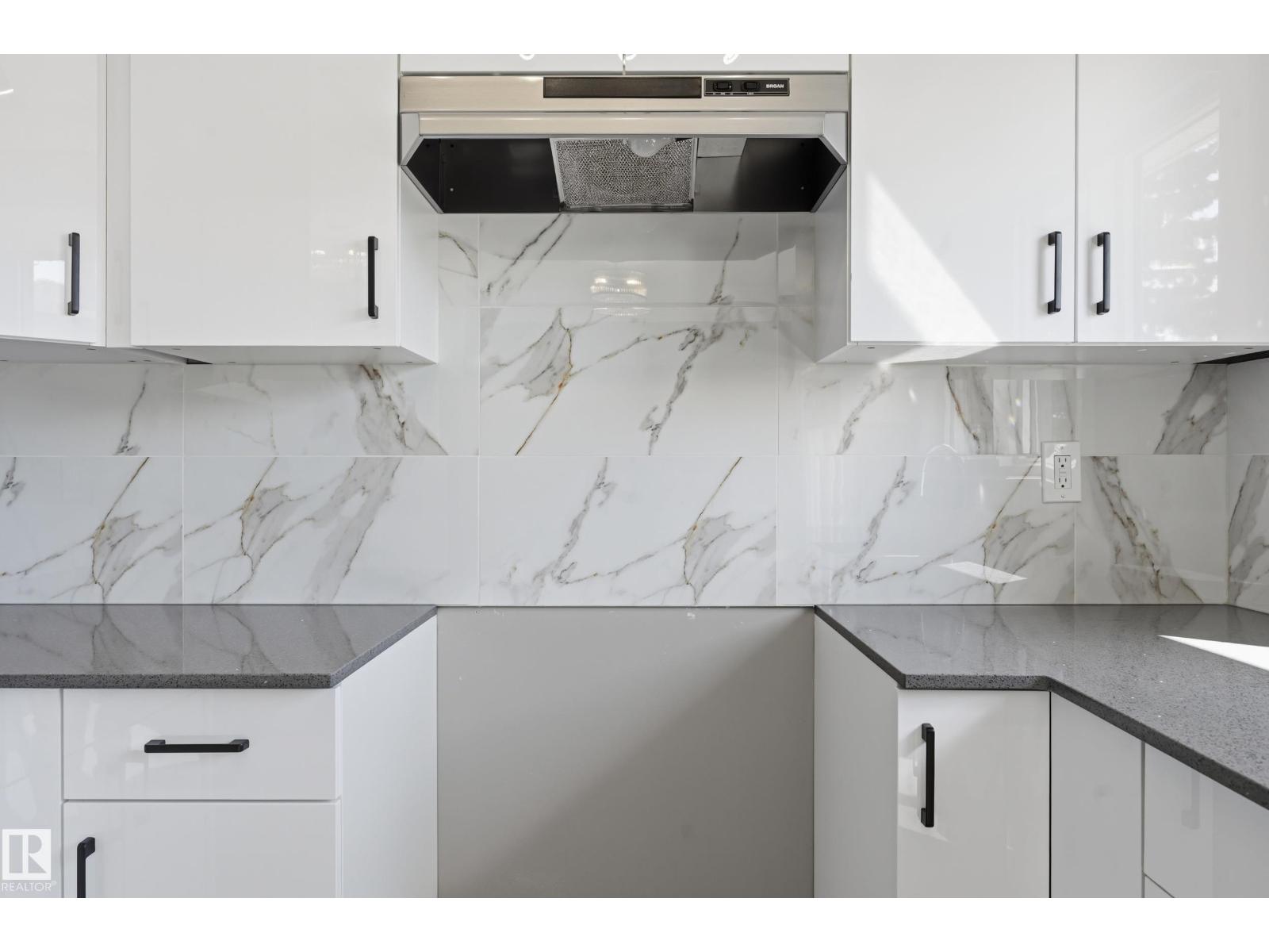 6907 19 AV NW, Edmonton