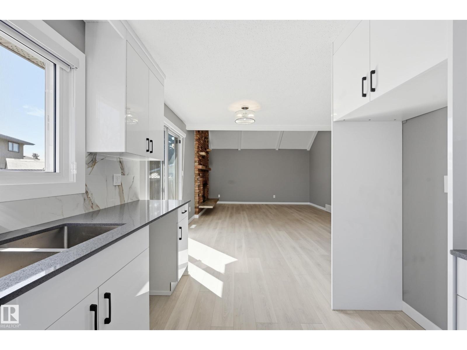 6907 19 AV NW, Edmonton