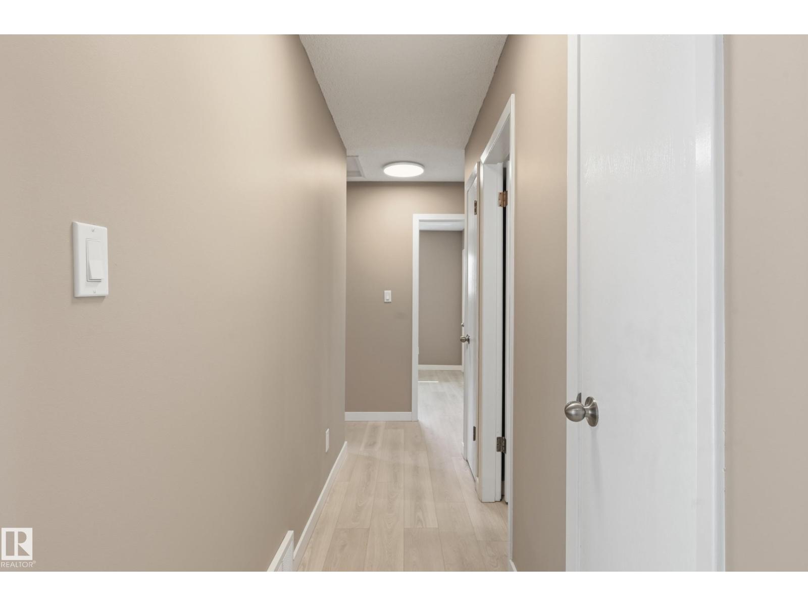 6907 19 AV NW, Edmonton