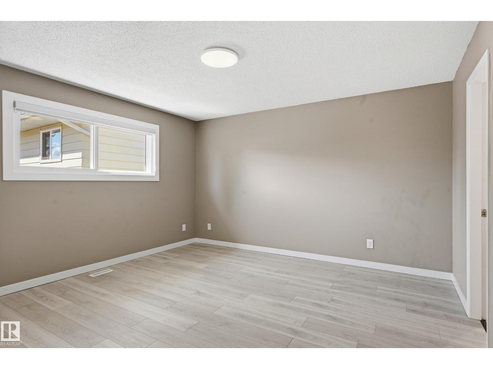 6907 19 AV NW, Edmonton