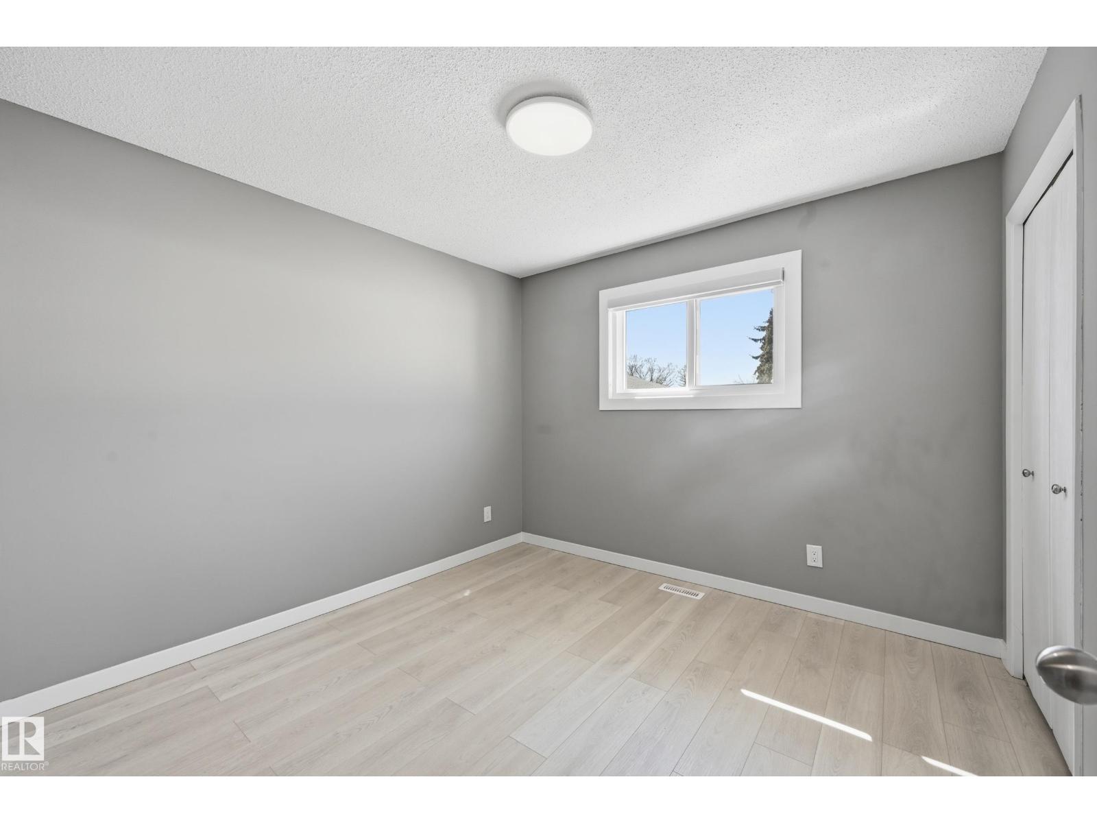 6907 19 AV NW, Edmonton