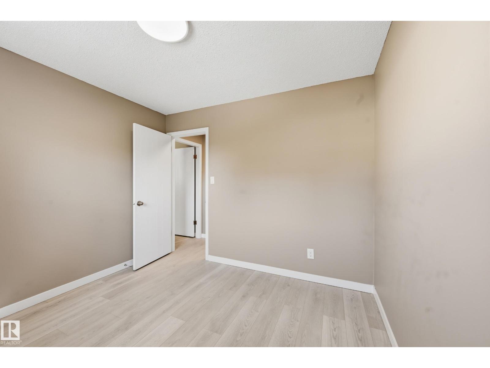 6907 19 AV NW, Edmonton