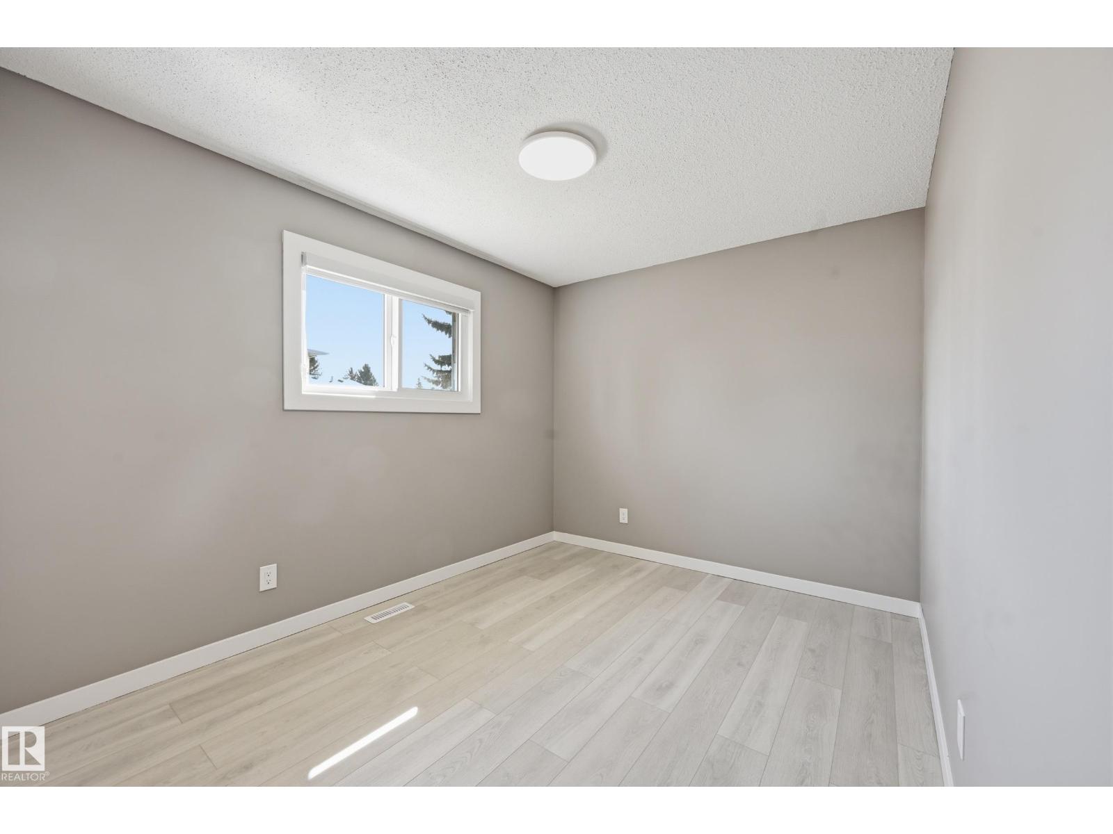 6907 19 AV NW, Edmonton