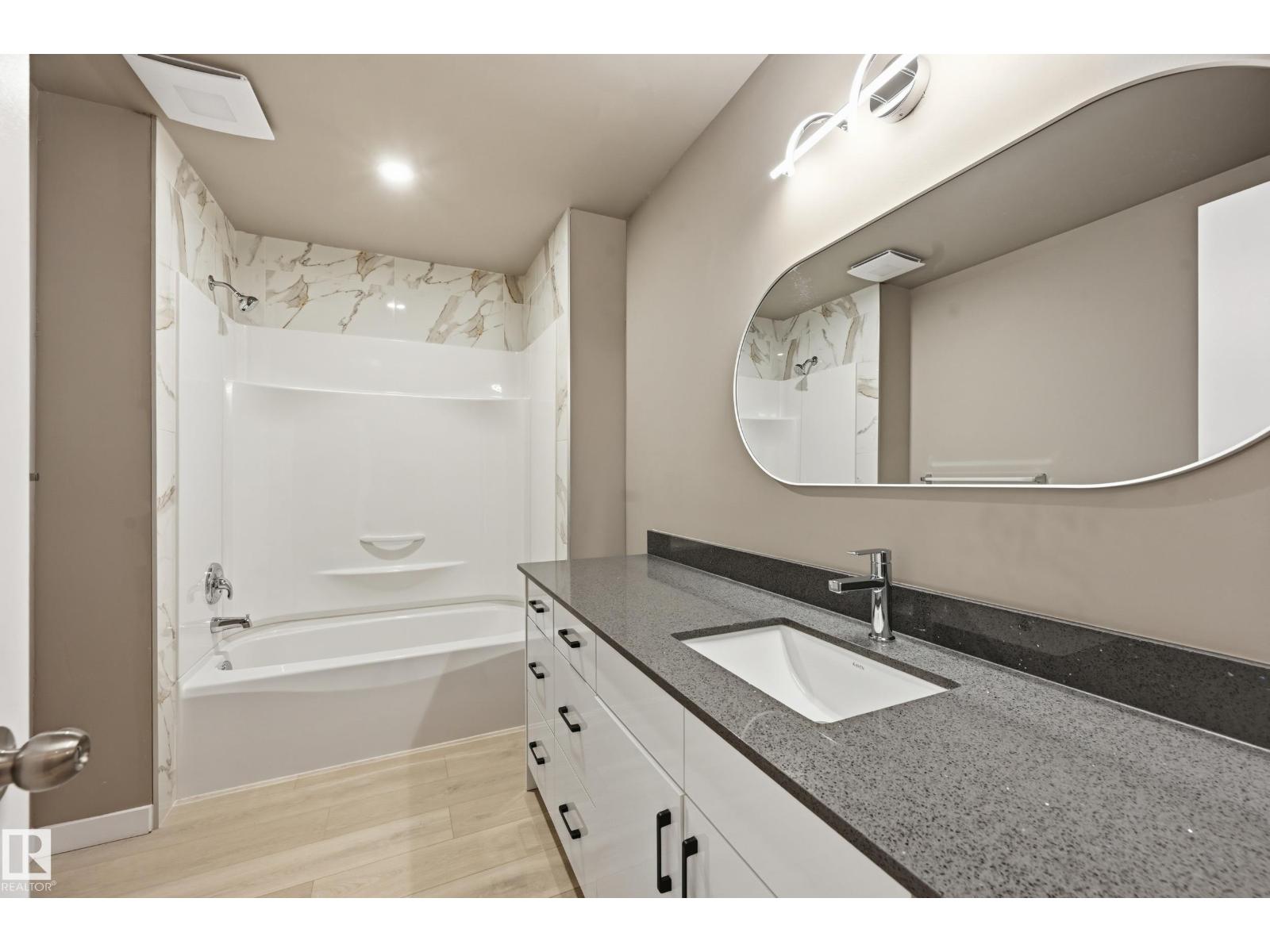 6907 19 AV NW, Edmonton