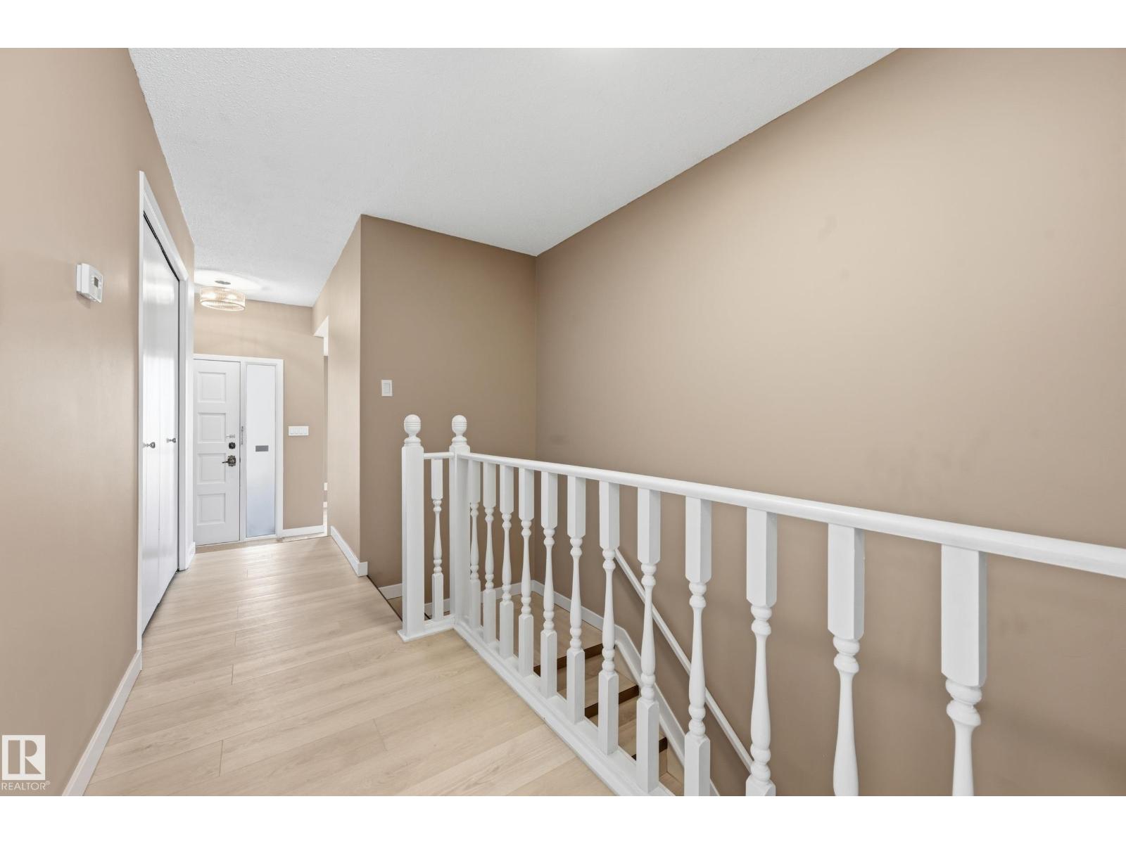 6907 19 AV NW, Edmonton