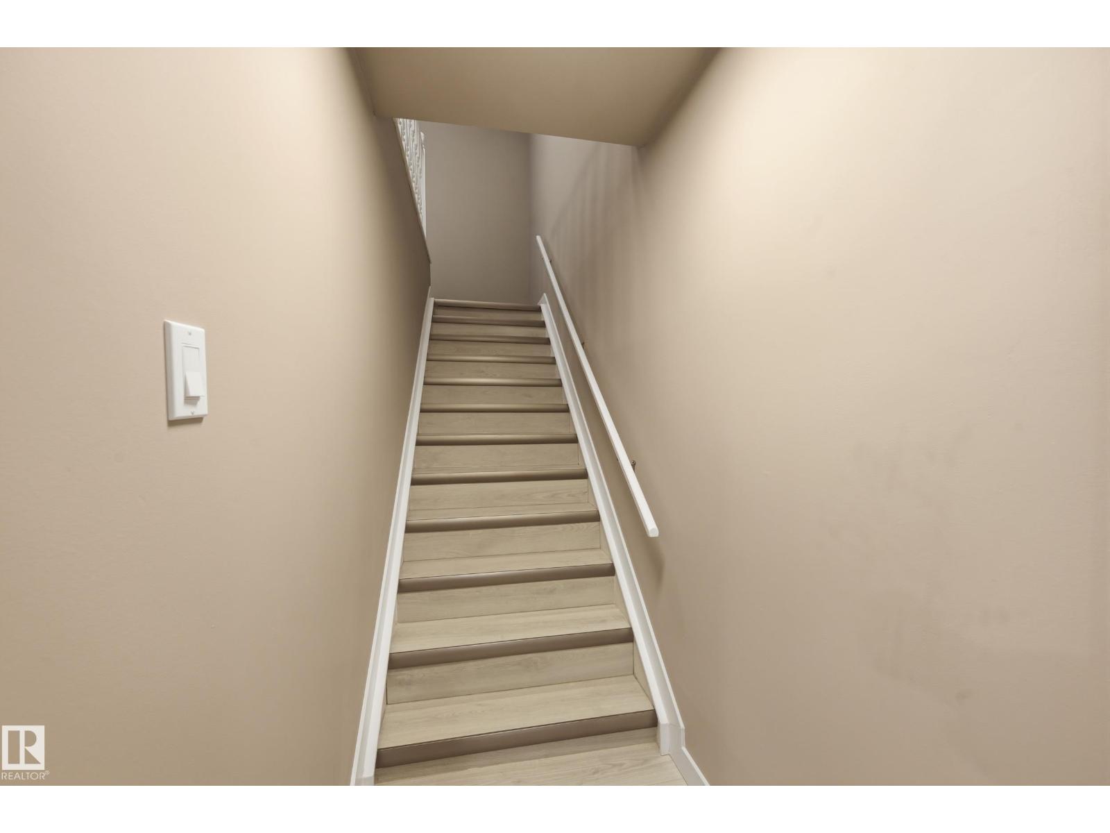 6907 19 AV NW, Edmonton