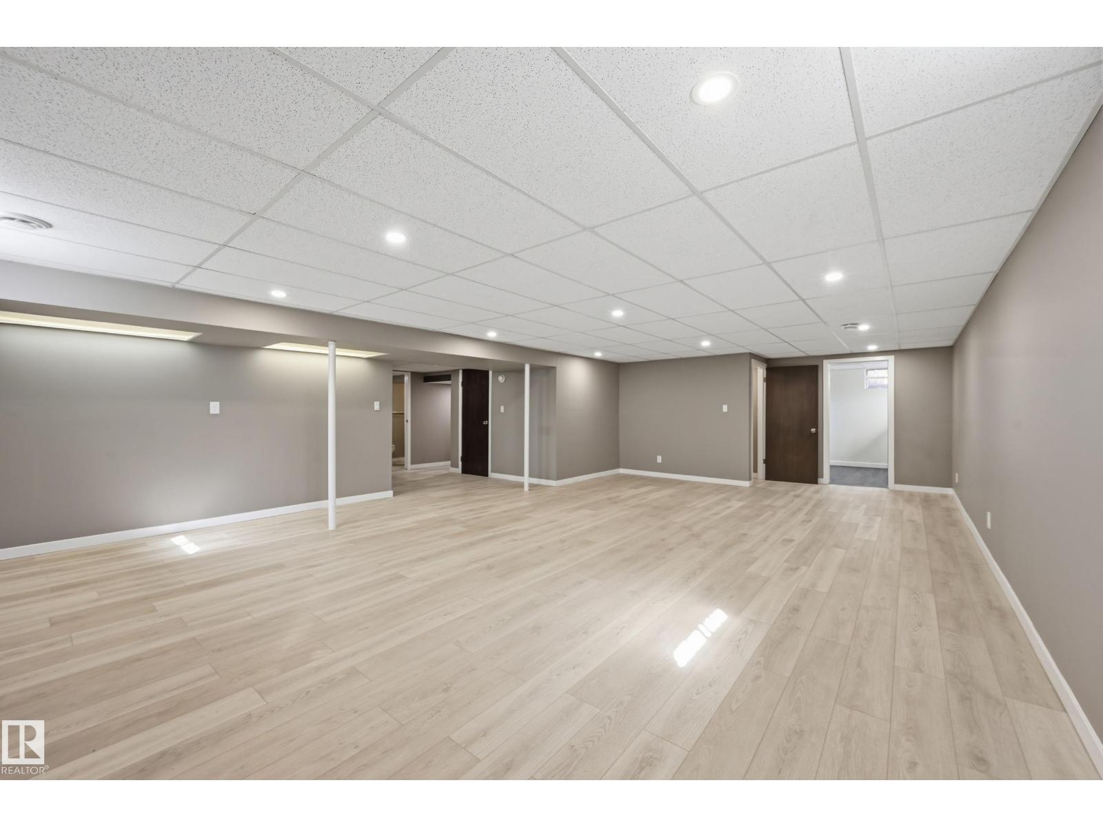 6907 19 AV NW, Edmonton