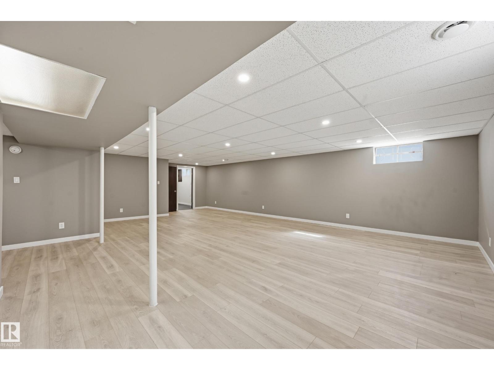 6907 19 AV NW, Edmonton