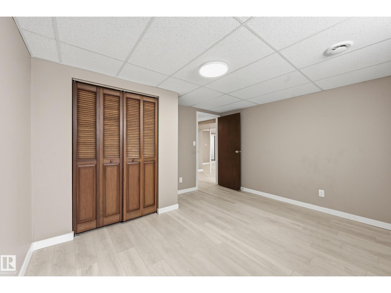 6907 19 AV NW, Edmonton