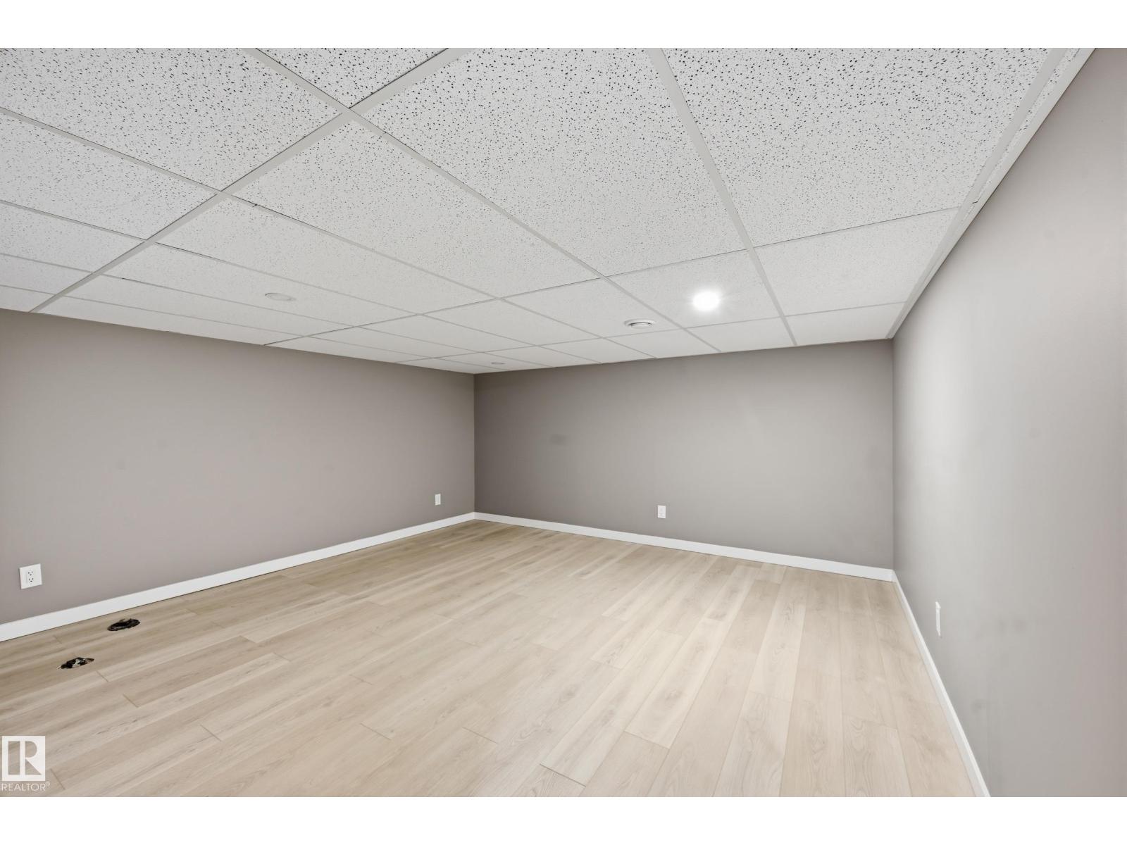 6907 19 AV NW, Edmonton