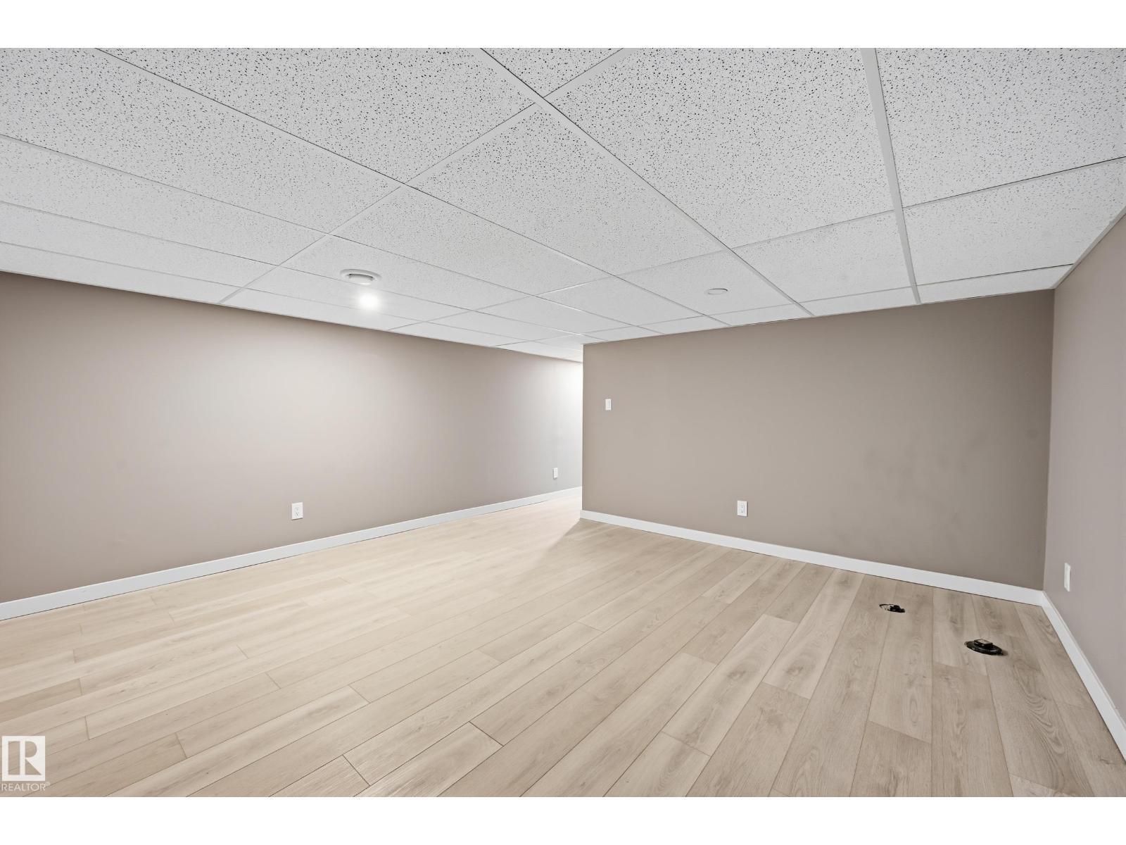 6907 19 AV NW, Edmonton