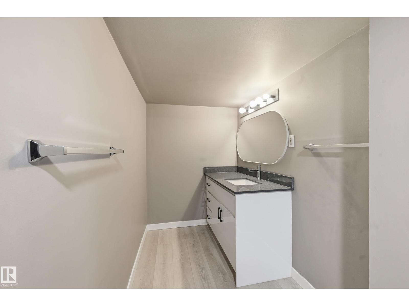 6907 19 AV NW, Edmonton