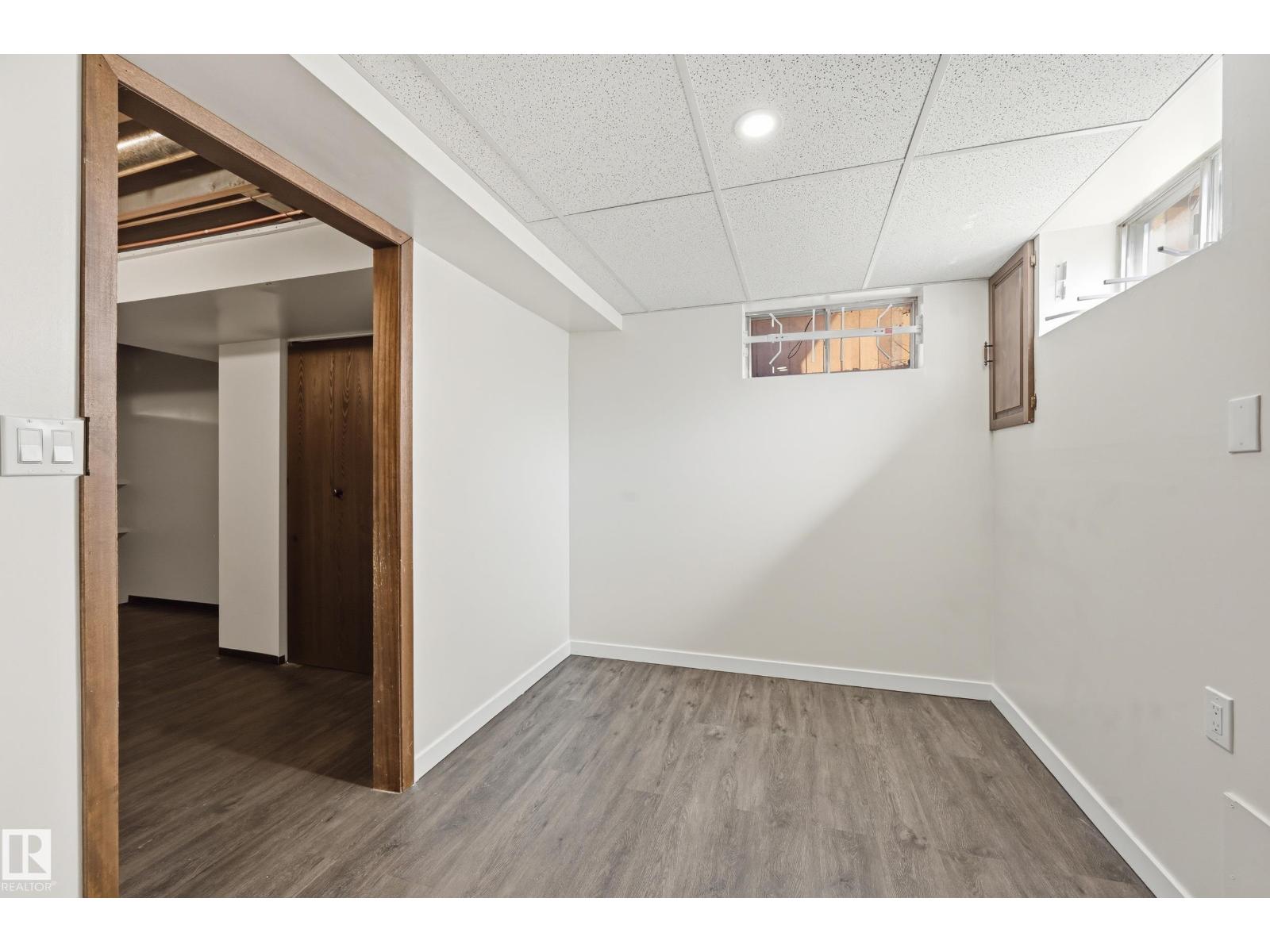 6907 19 AV NW, Edmonton