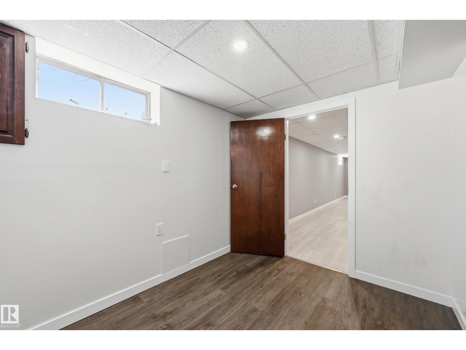 6907 19 AV NW, Edmonton