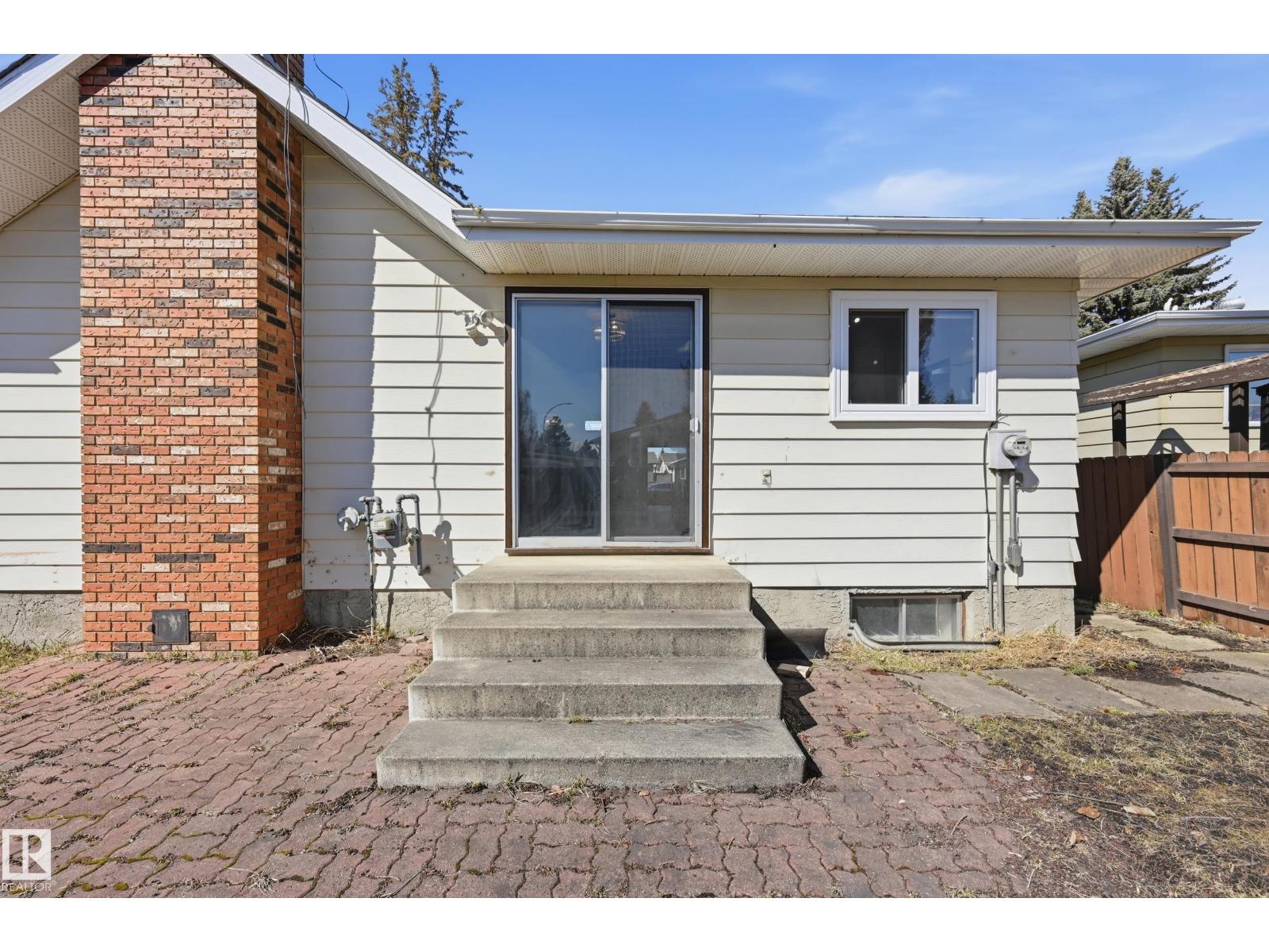 6907 19 AV NW, Edmonton