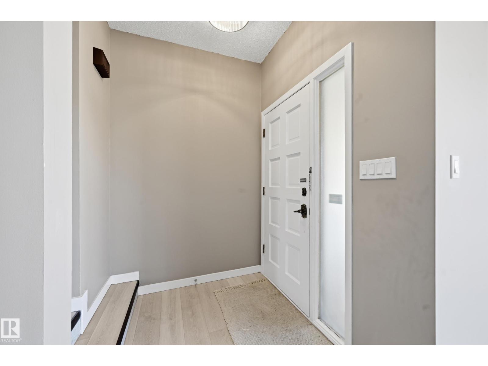 6907 19 AV NW, Edmonton