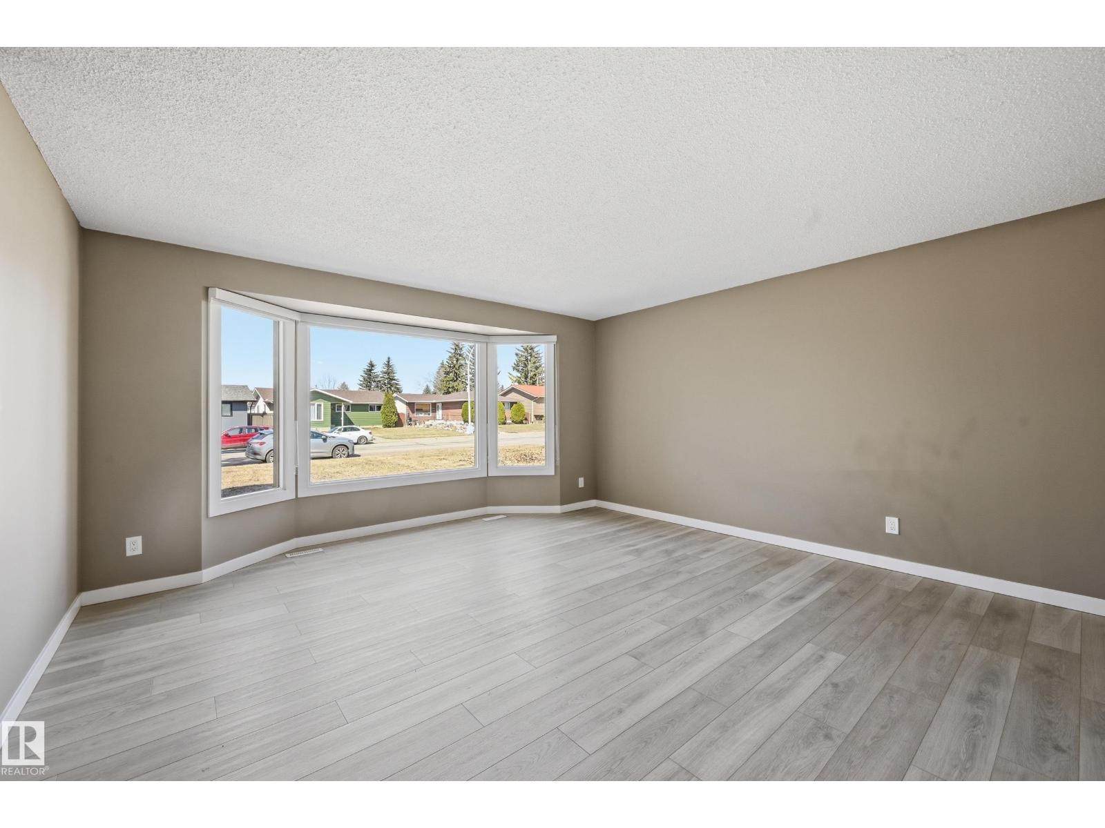 6907 19 AV NW, Edmonton