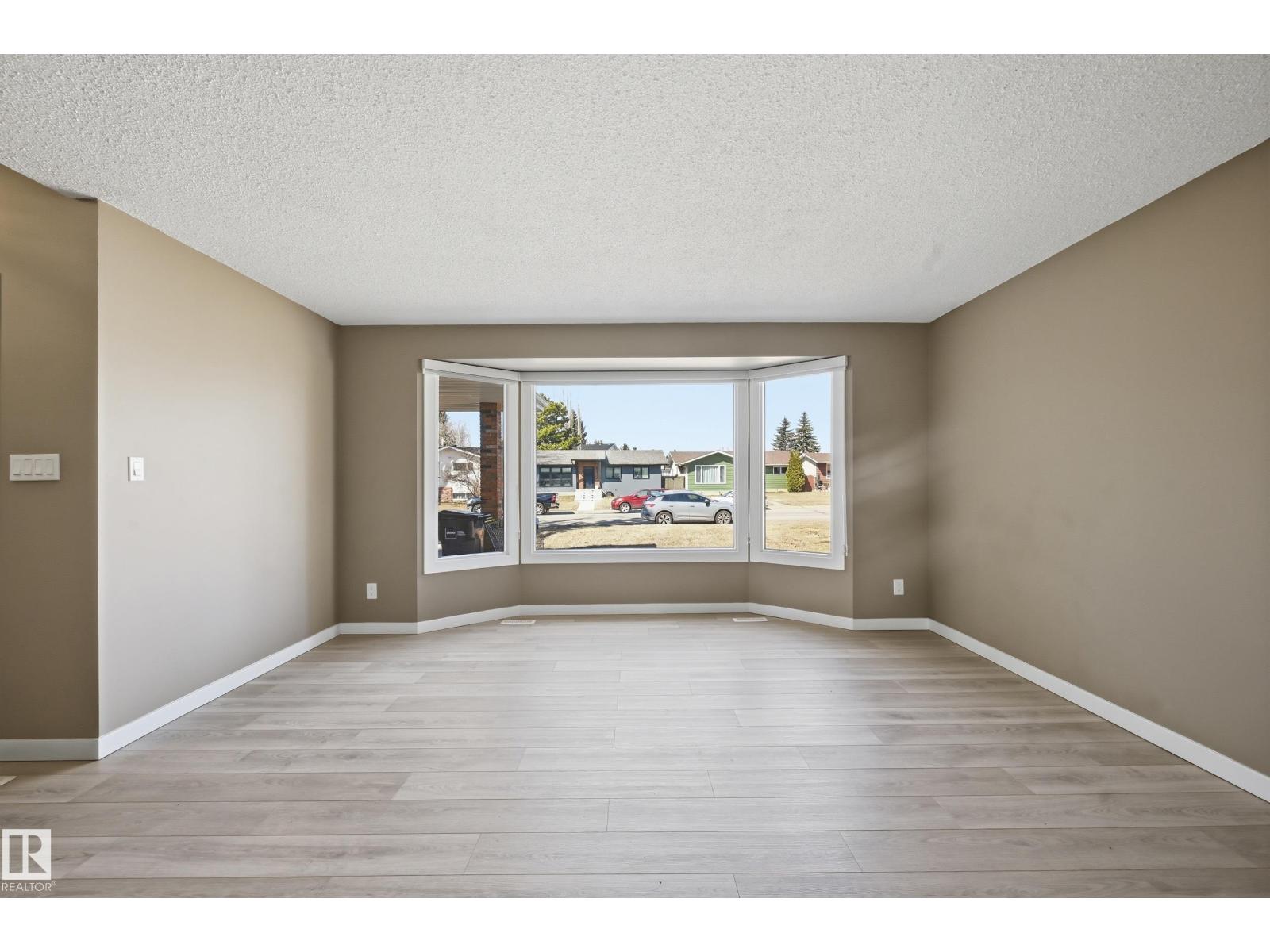 6907 19 AV NW, Edmonton