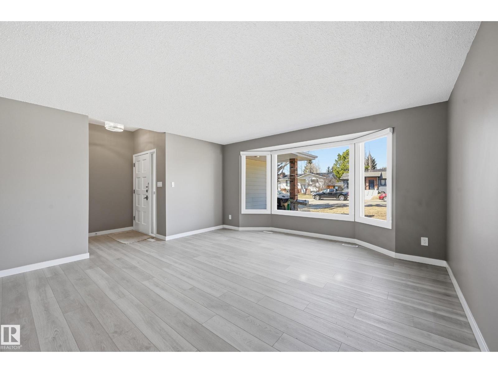 6907 19 AV NW, Edmonton