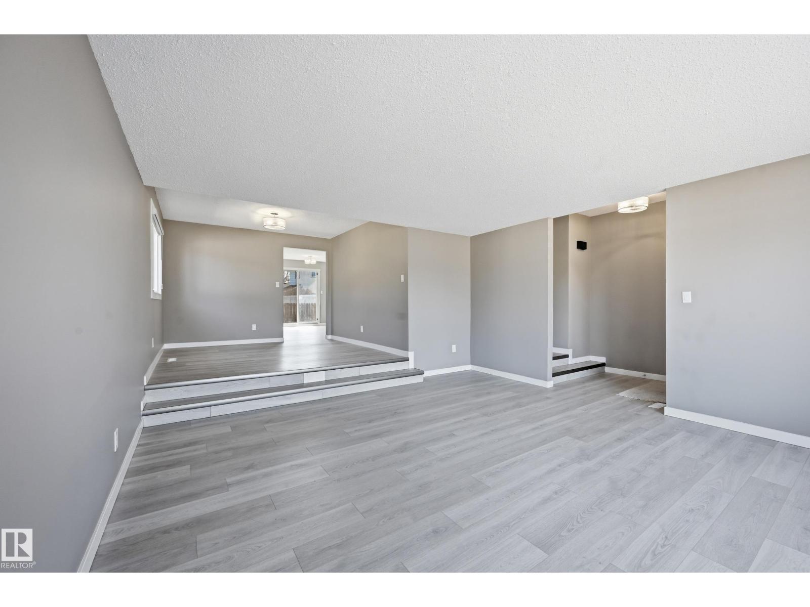 6907 19 AV NW, Edmonton