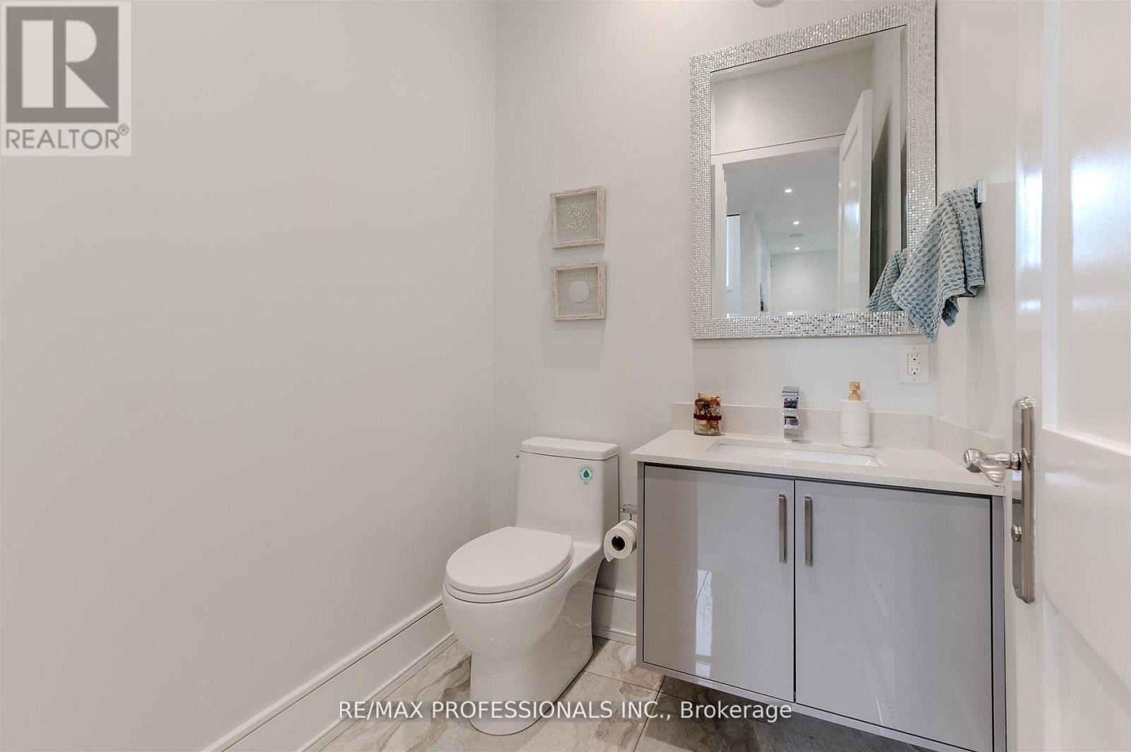 4 DUNROBIN DRIVE - 27