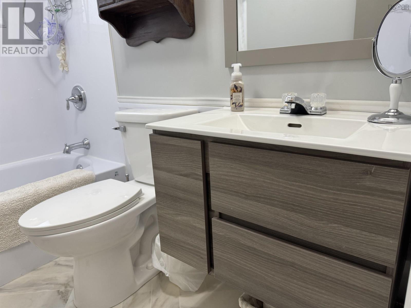 Property 20 of 22 of 233 Greenfield Road