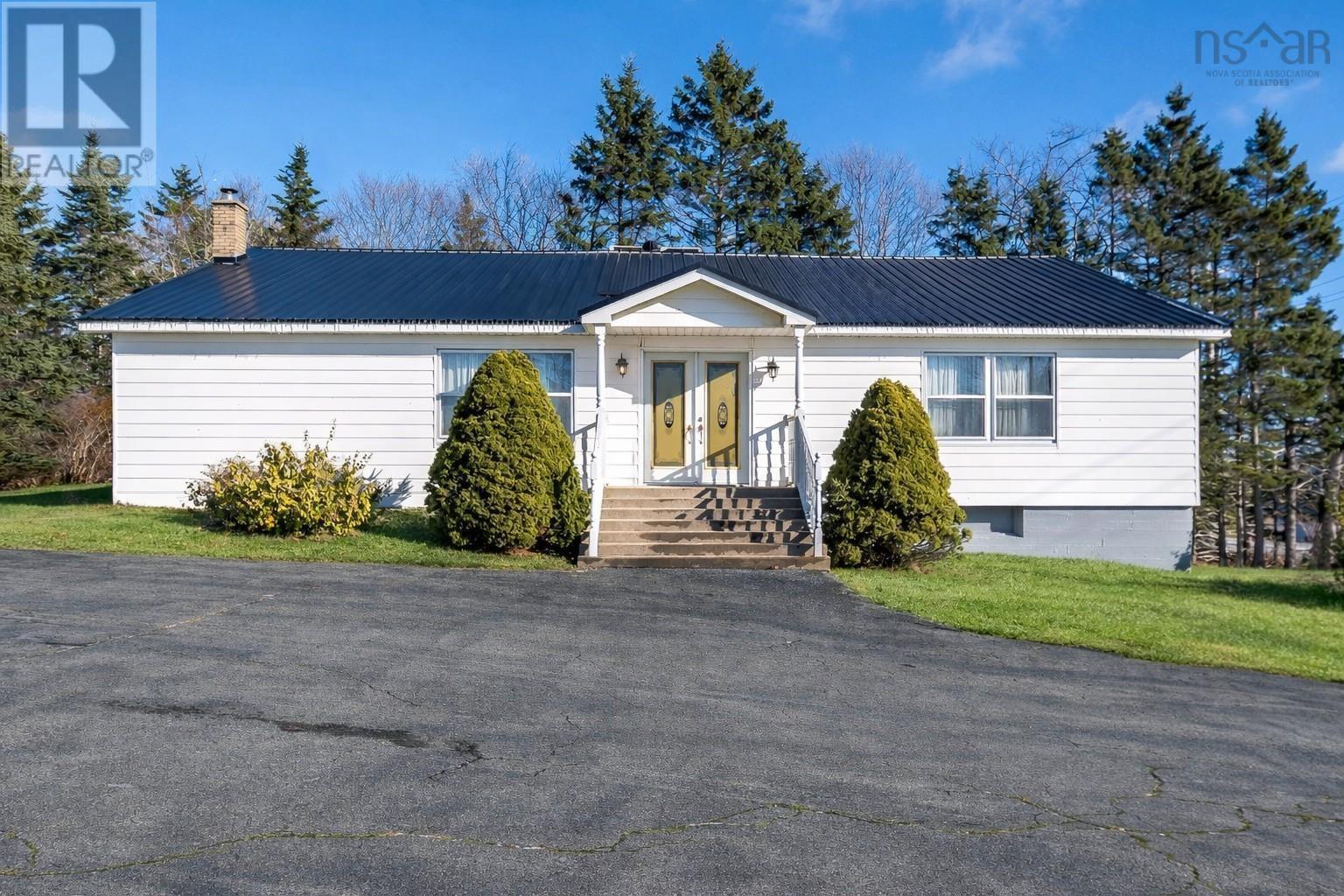 Property 3 of 21 of 7795 Nova Scotia Trunk 7