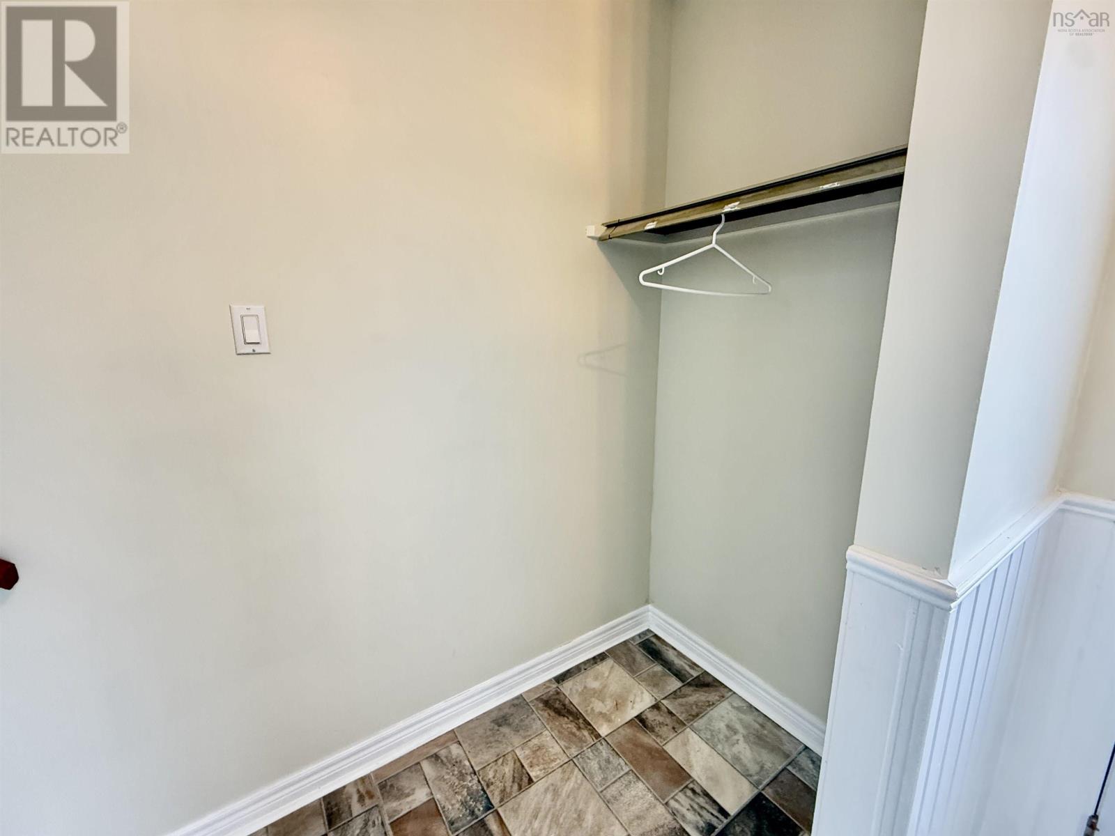 Property 10 of 29 of 381 Arklow Drive